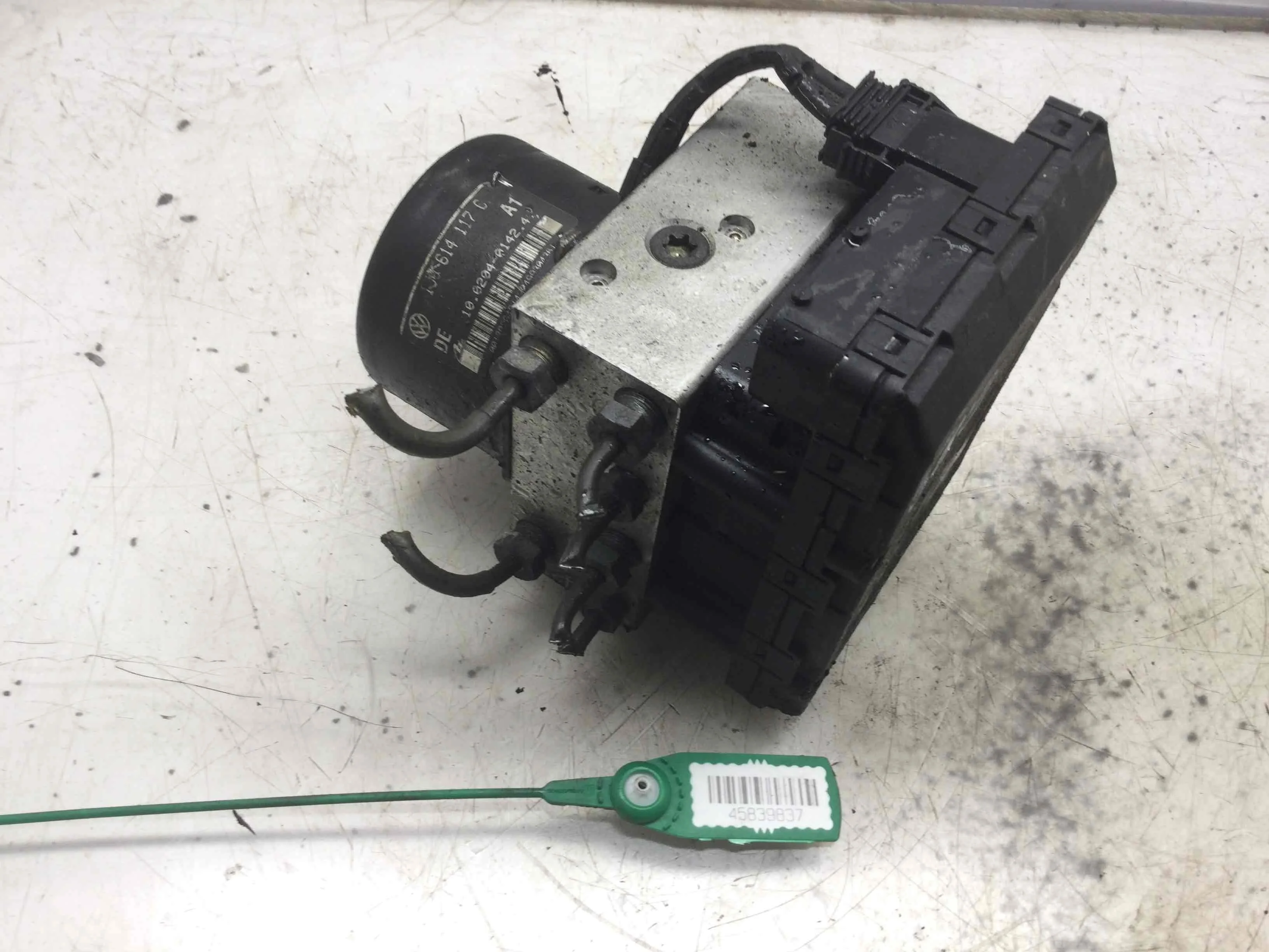 Блок ABS Volkswagen Polo 3 поколение (1994-2001) бензин 1.6  Механика Х/б