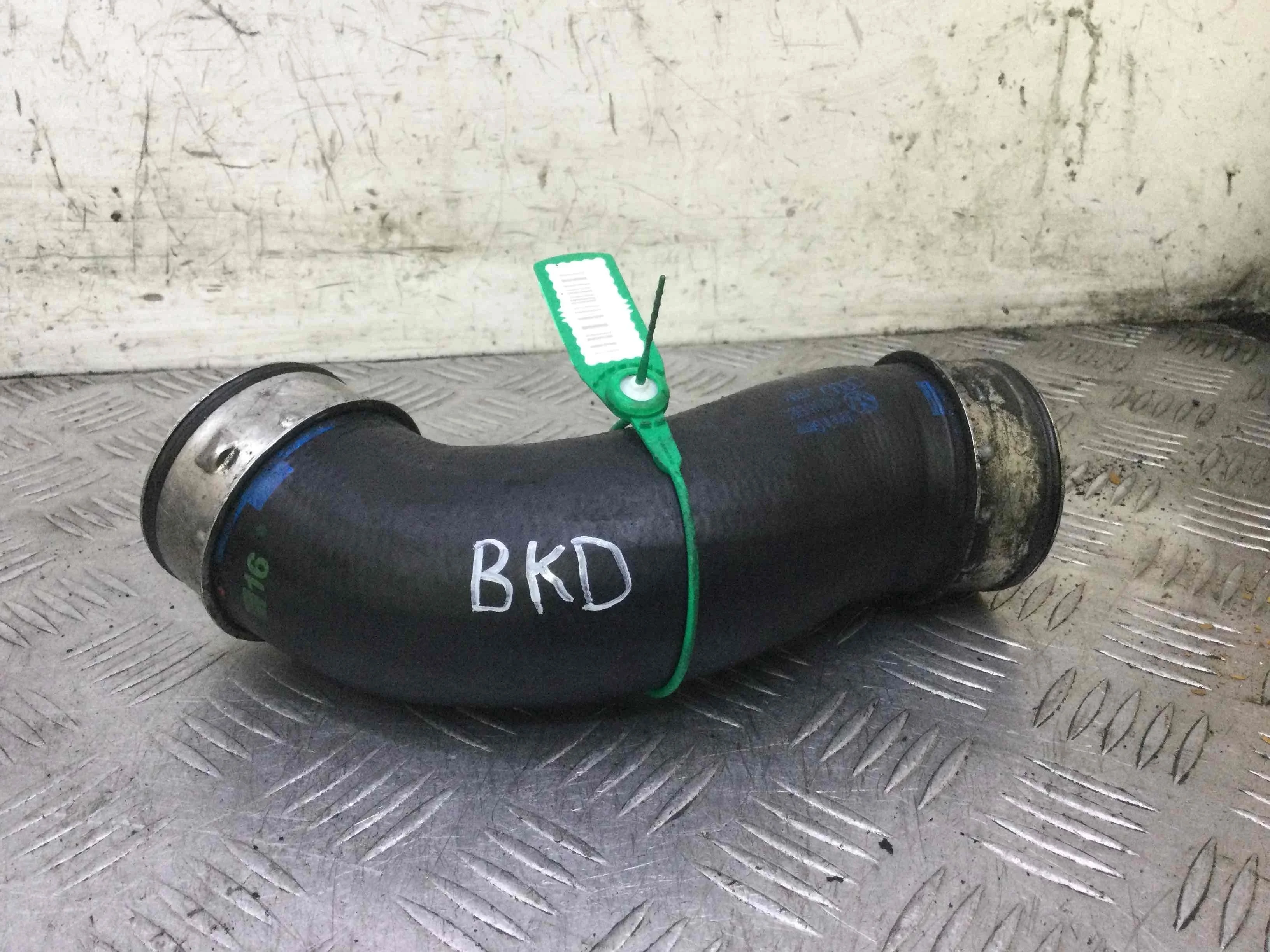 Патрубок интеркулера Volkswagen Golf 5 поколение (2004-2009) дизель 2.0 TDI Механика Х/б