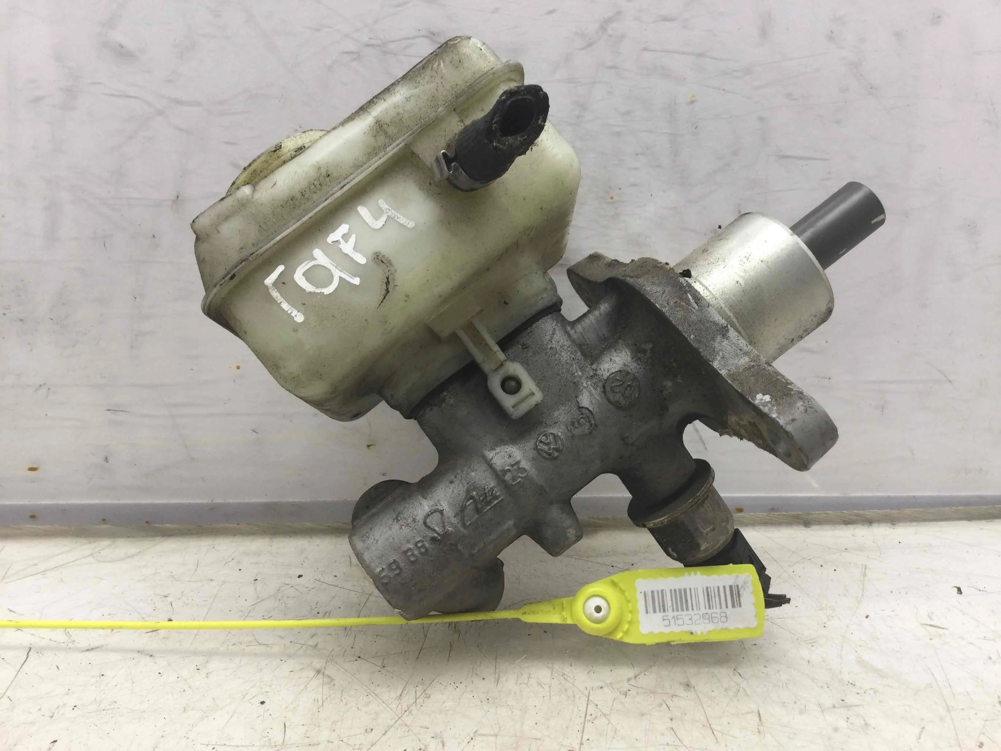 Цилиндр тормозной главный Volkswagen Golf 4 поколение (1997-2004) бензин 1.6 i Механика Х/б