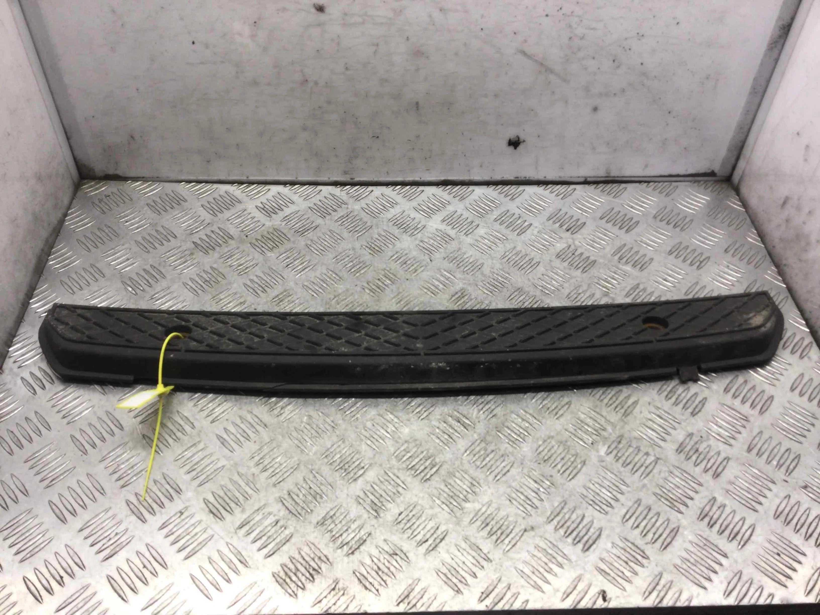 Заглушка (решетка) в бампер передний Mercedes Sprinter Sprinter II (w906) 2006 - 2017 дизель 2.2 CDI Механика Микроавтобус