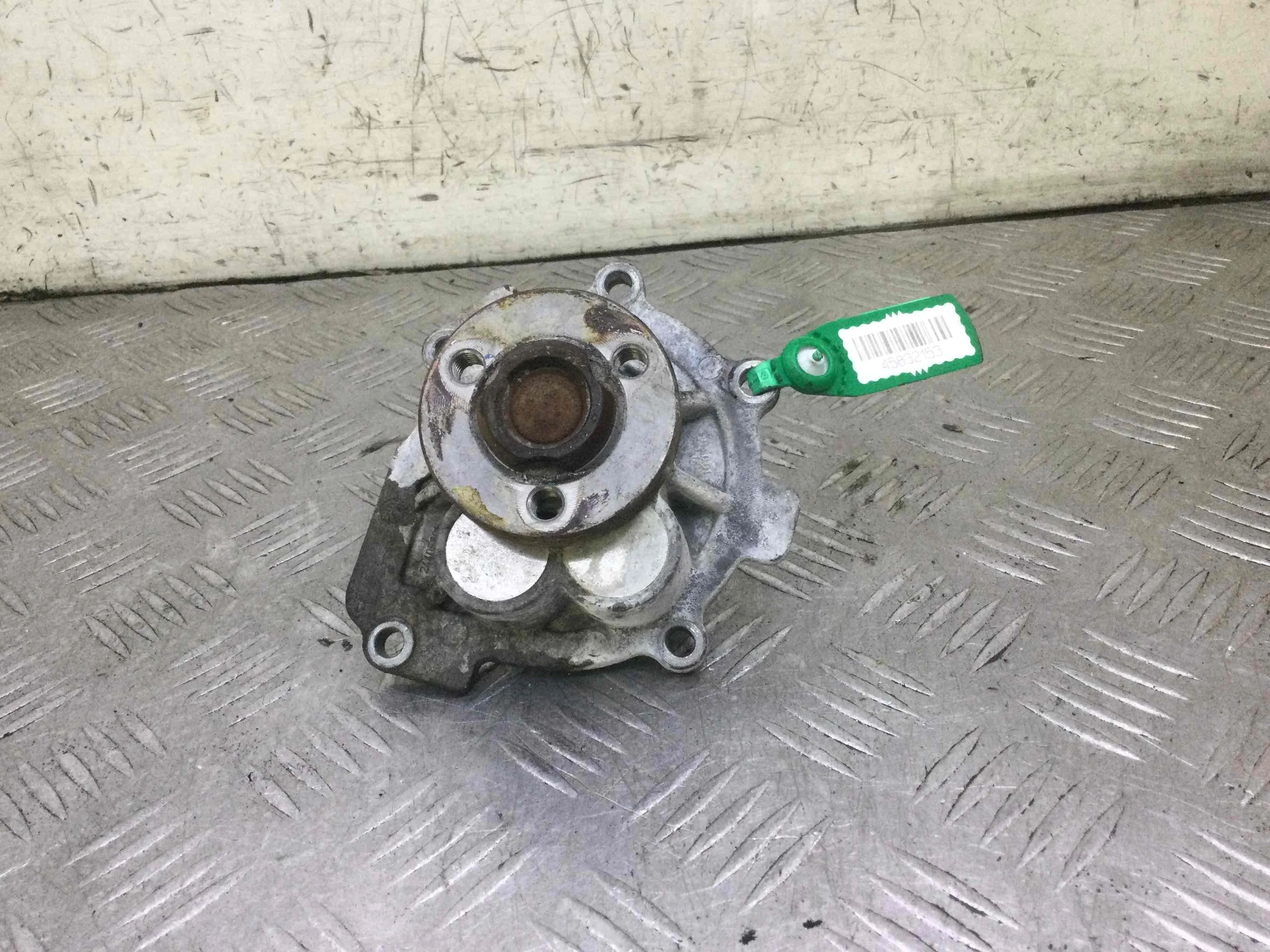 Помпа Opel Astra H 2004-2007 бензин 1.6 i Робот