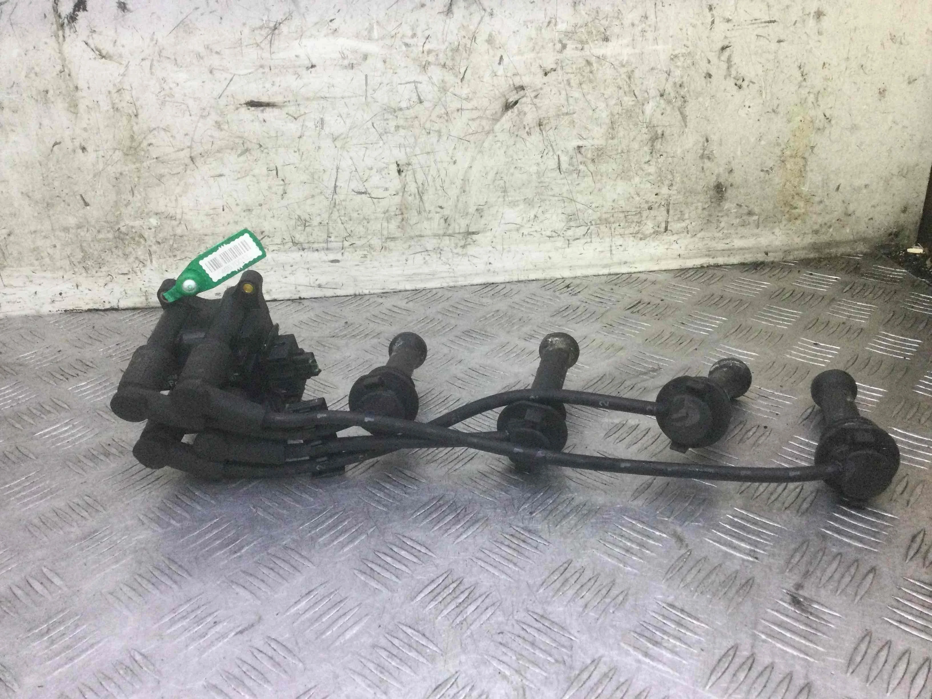 Катушка зажигания Ford Focus 1 поколение [рестайлинг] (2001-2005) бензин 1.6  Механика Х/б