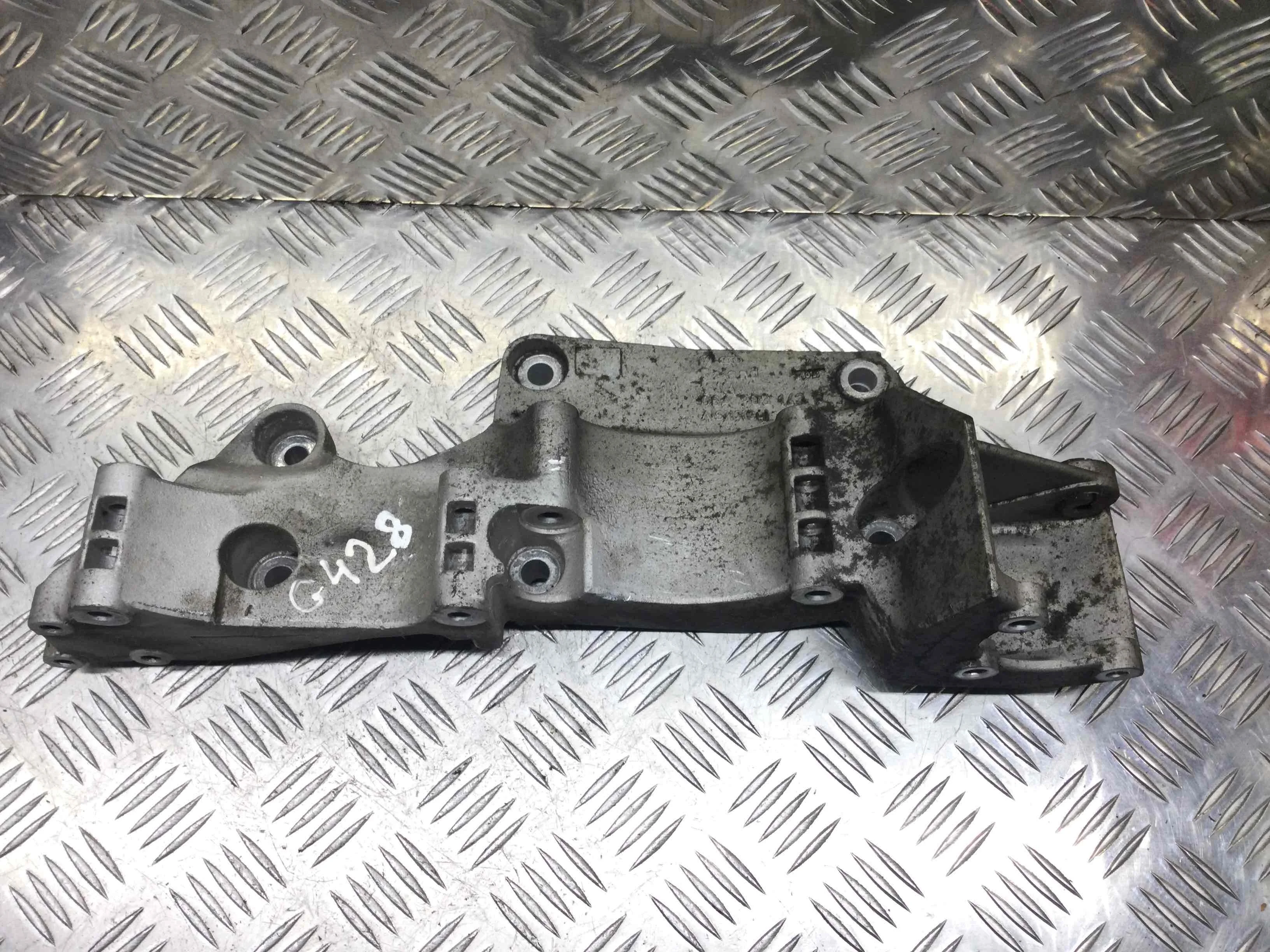 Кронштейн генератора Volkswagen Golf 4 поколение (1997-2004) бензин 1.6  Механика Х/б