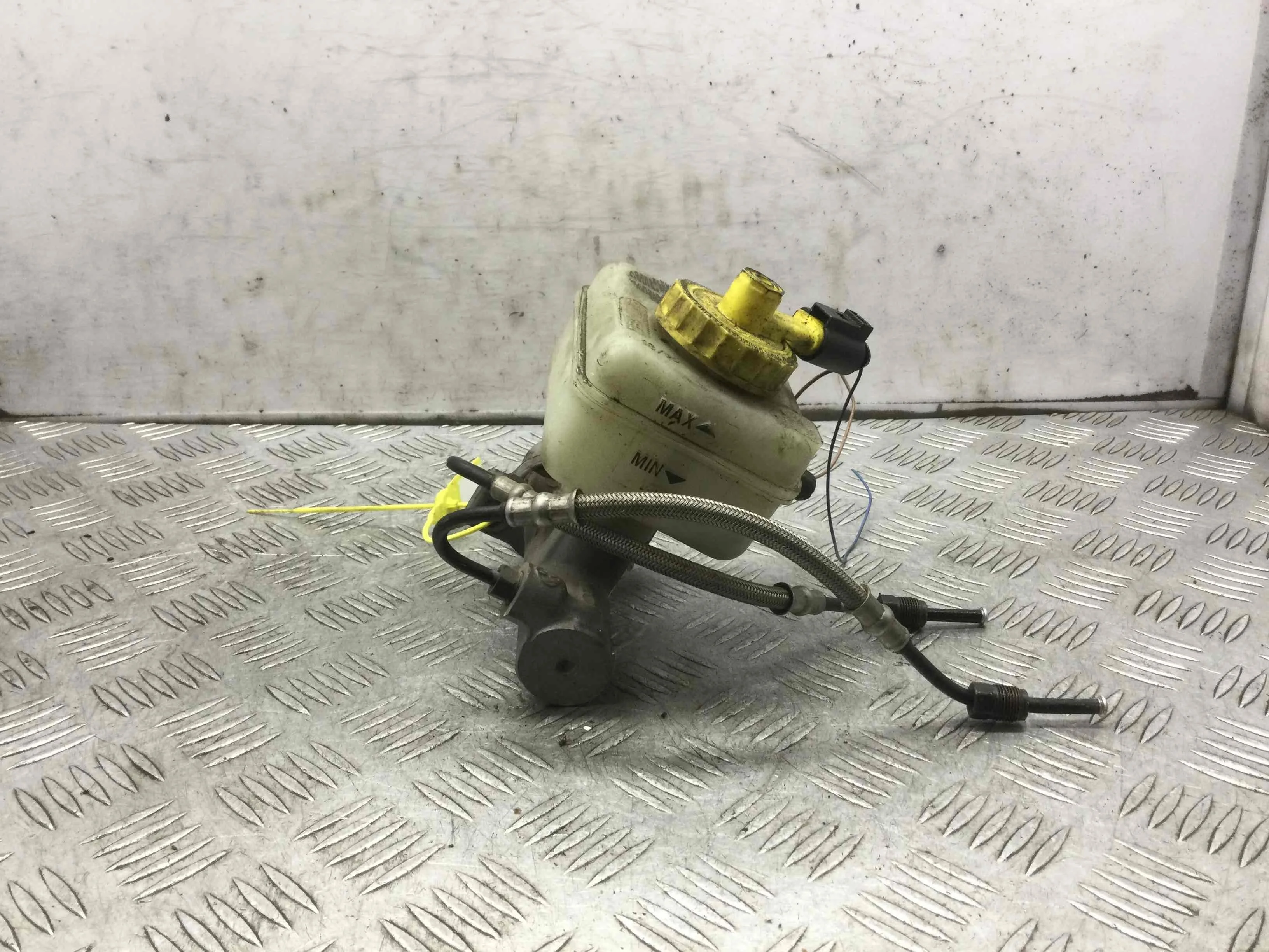 Цилиндр тормозной главный Volkswagen Golf 4 поколение (1997-2004) бензин 1.4  Механика Х/б