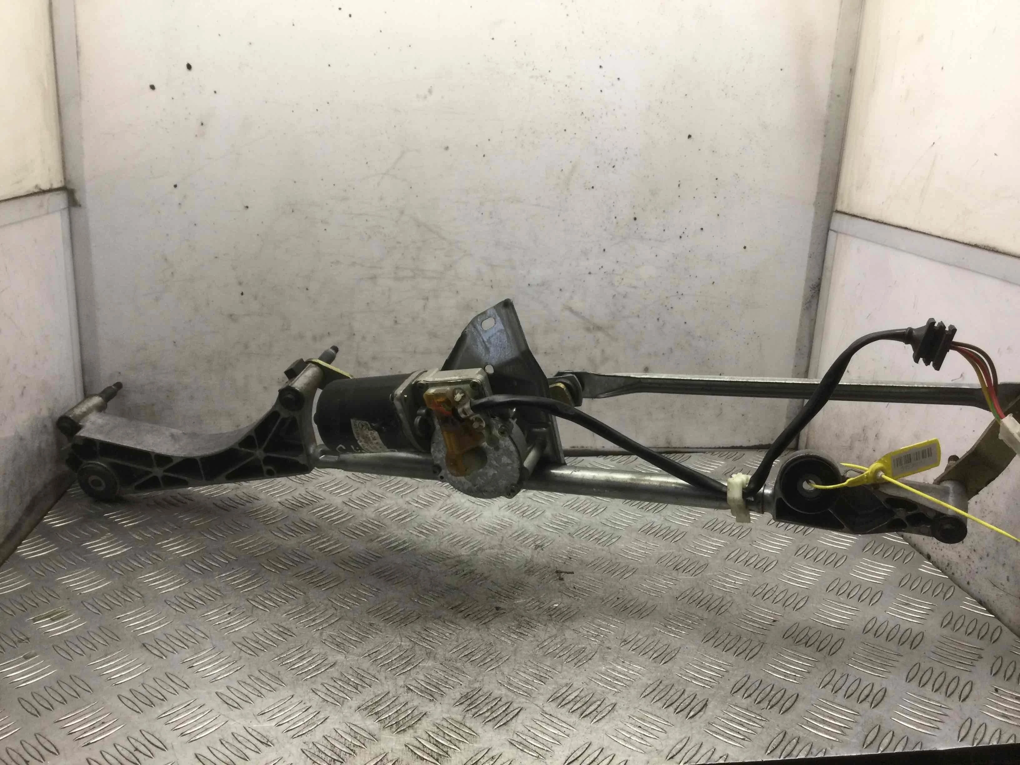 Механизм стеклоочистителя (трапеция дворников) Mercedes SLK R170 [рестайлинг] (2000-2004) бензин 2.0  Автомат Купе