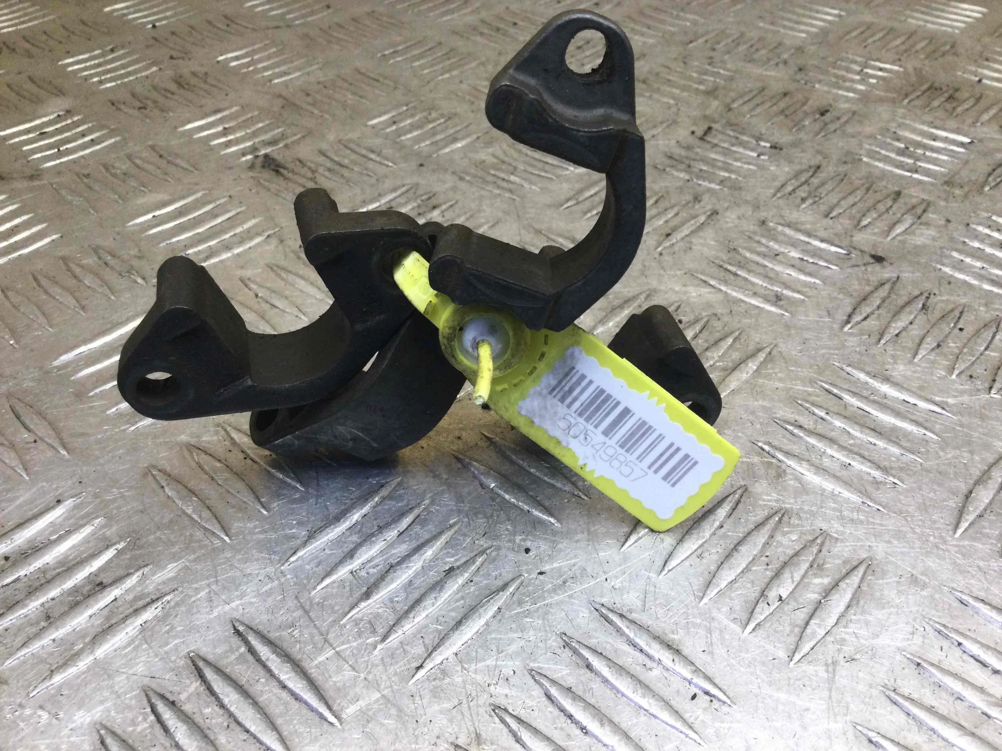 Скоба (кронштейн) крепления форсунки BMW 5-Series 5-Series E39 1995 - 2004 дизель 3.0 TD Механика Седан