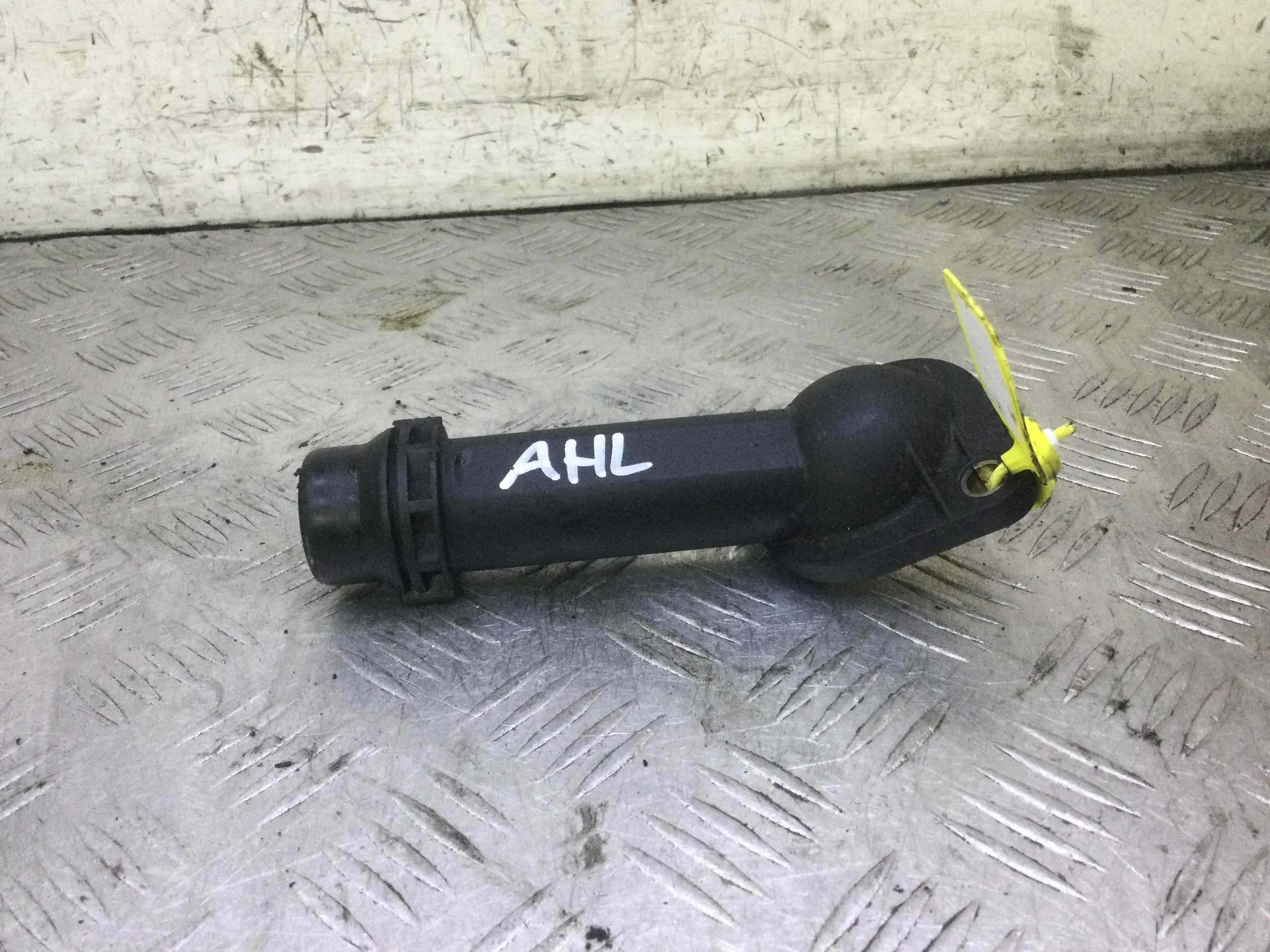 Фланец (тройник) системы охлаждения Volkswagen Passat B5 (1996-2000) бензин 1.6  Механика Седан