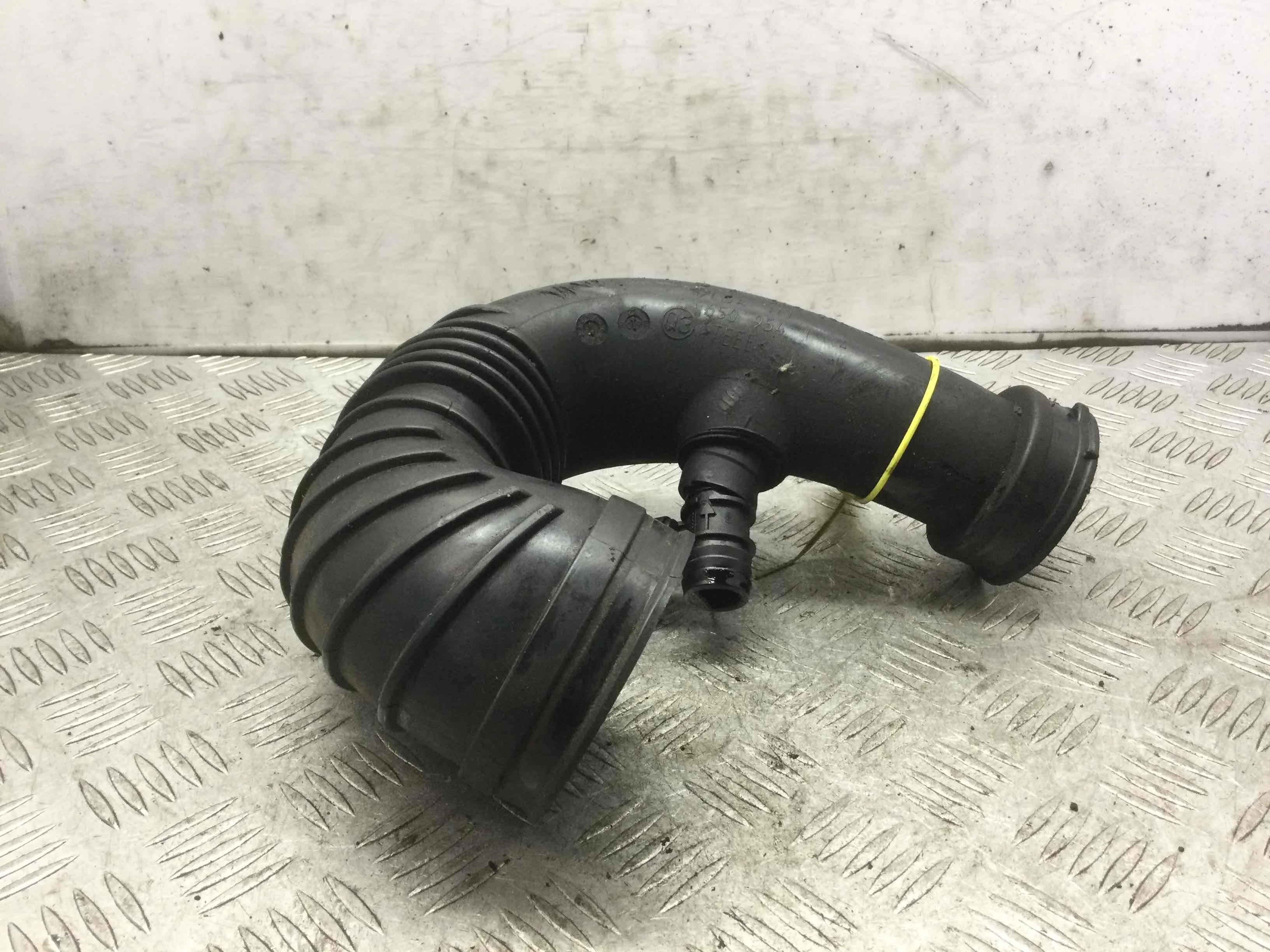 Патрубок воздушного фильтра Mercedes C-klasse W203/S203/CL203 [рестайлинг] (2004-2007) дизель 2.2  Автомат Седан