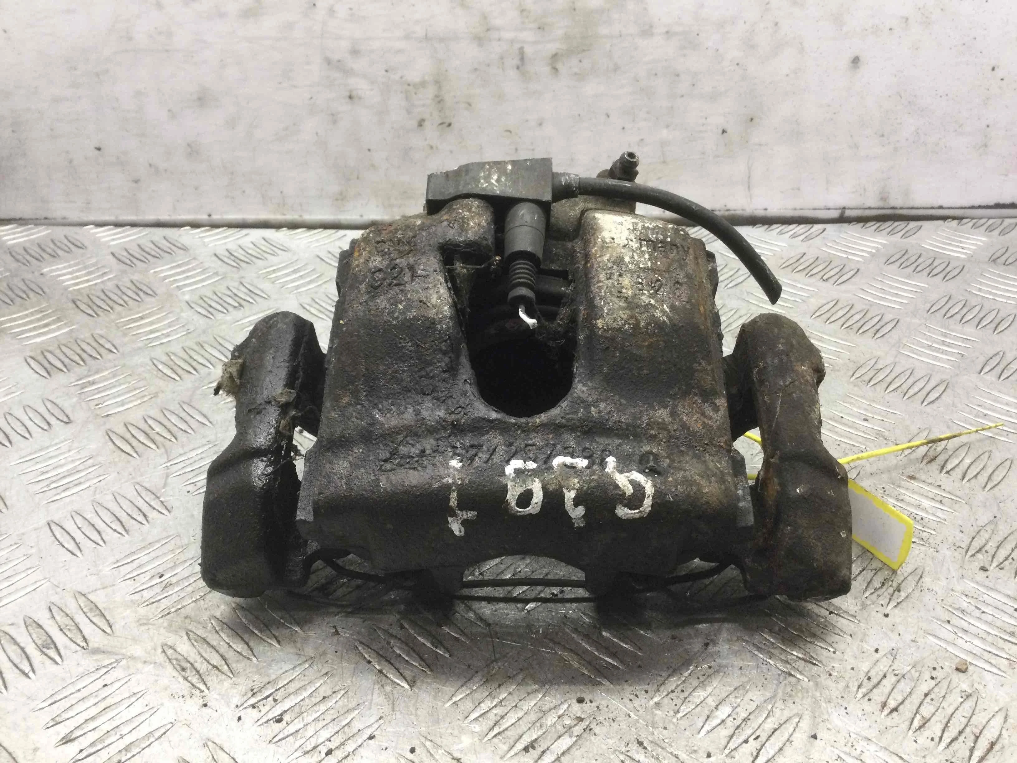 Суппорт передний левый Mercedes SLK R170 [рестайлинг] (2000-2004) бензин 2.0  Механика Купе