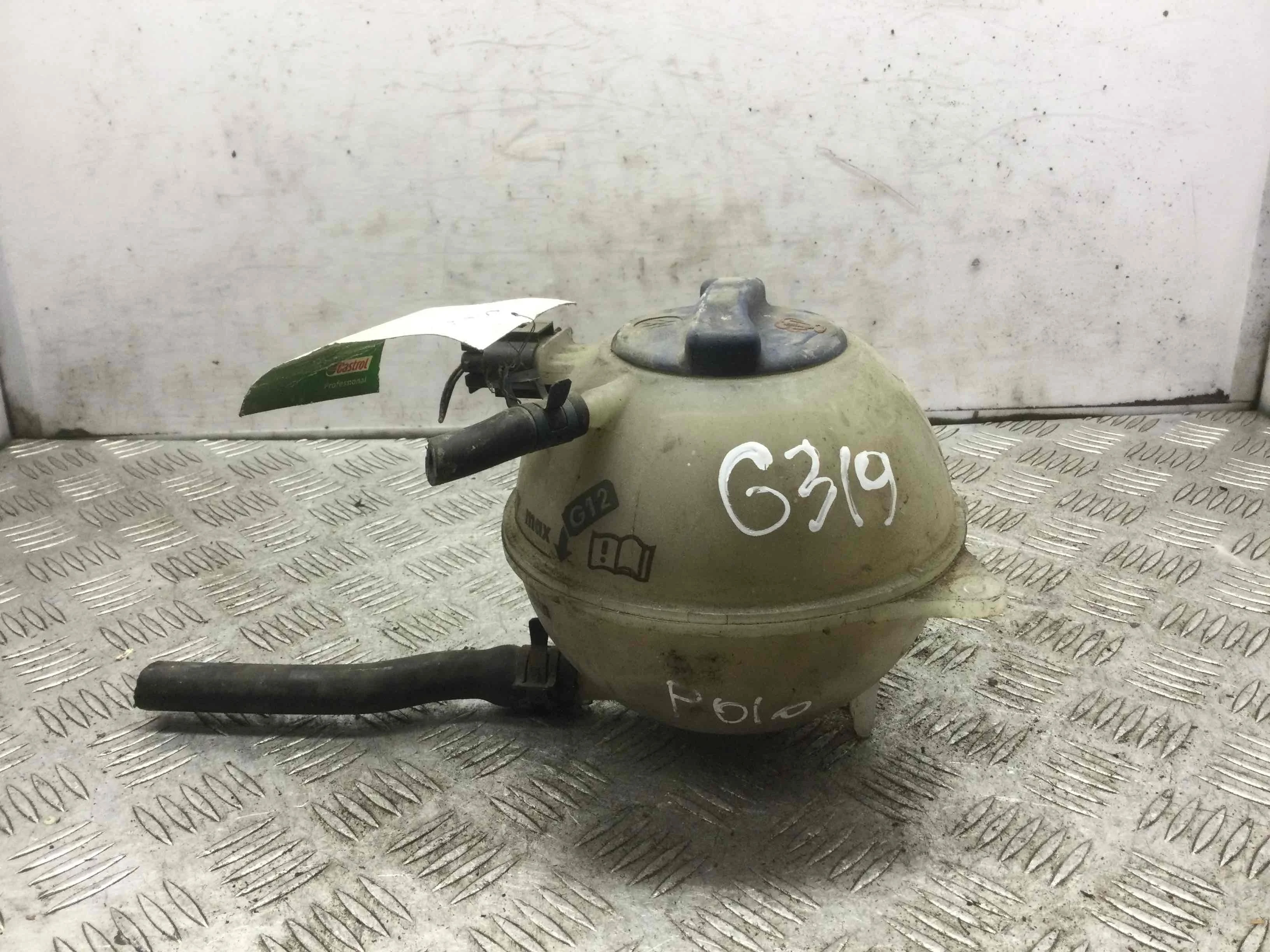 Бачок расширительный Volkswagen Polo 3 поколение (1994-2001) бензин 1.6  Механика Х/б