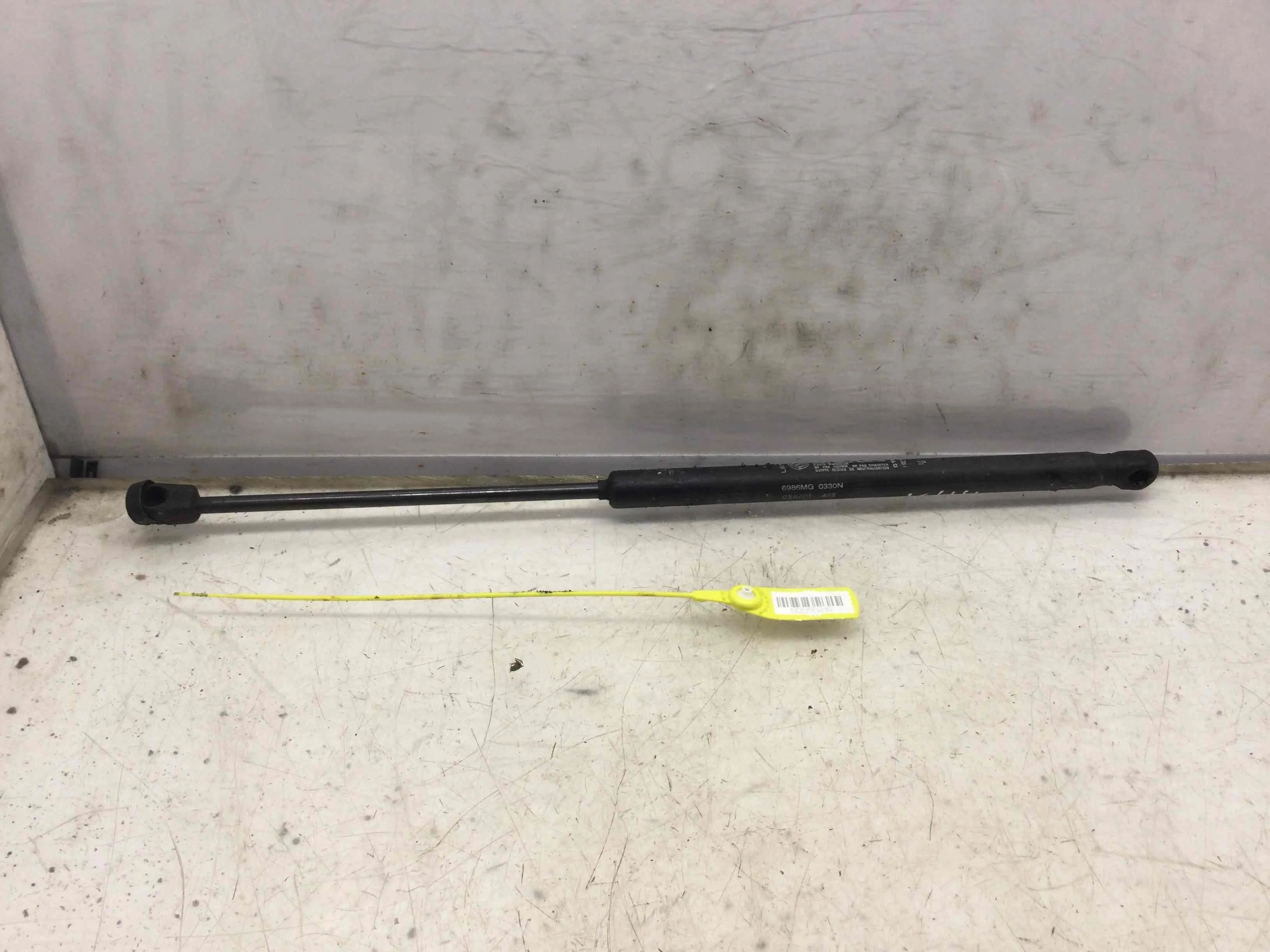 Амортизатор крышки багажника (3-5 двери) Opel Zafira B (2005-2010) дизель 1.9  Автомат Минивэн