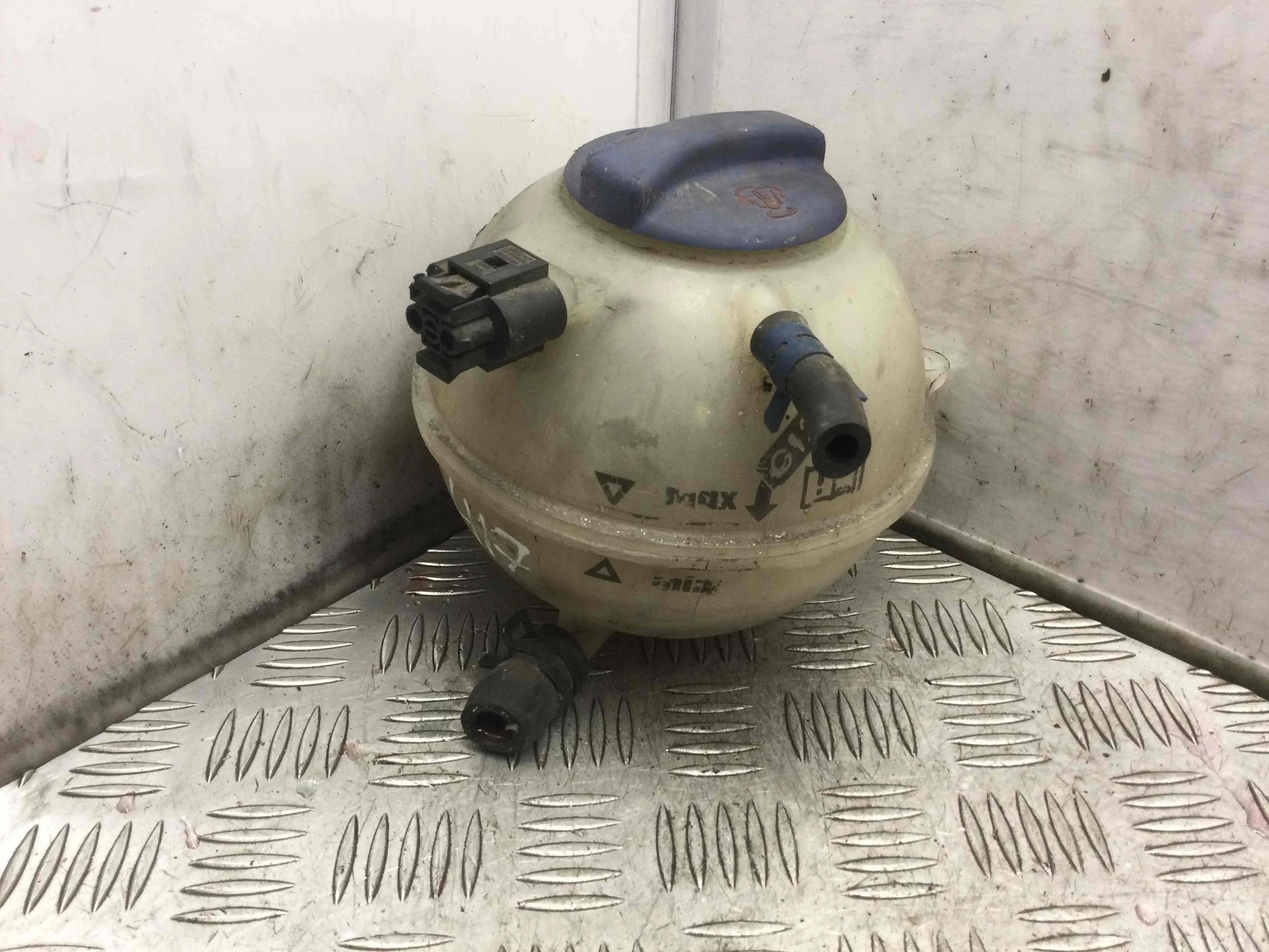 Бачок расширительный SEAT Arosa 6H [рестайлинг] (2000-2004) бензин 1.0  Механика Х/б