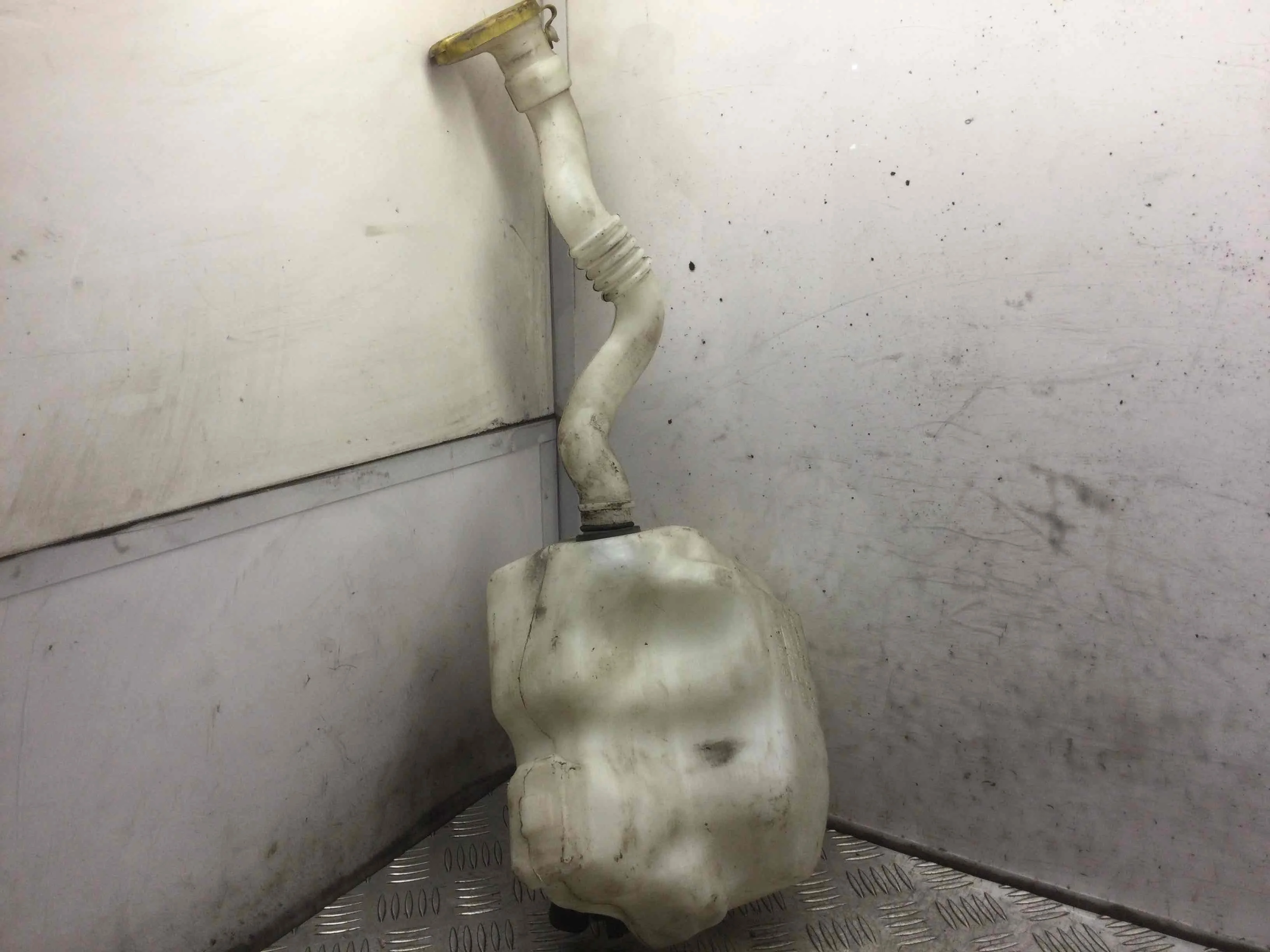 Бачок омывателя Renault Scenic 2 поколение (2003-2006) бензин 1.6  Механика Минивэн