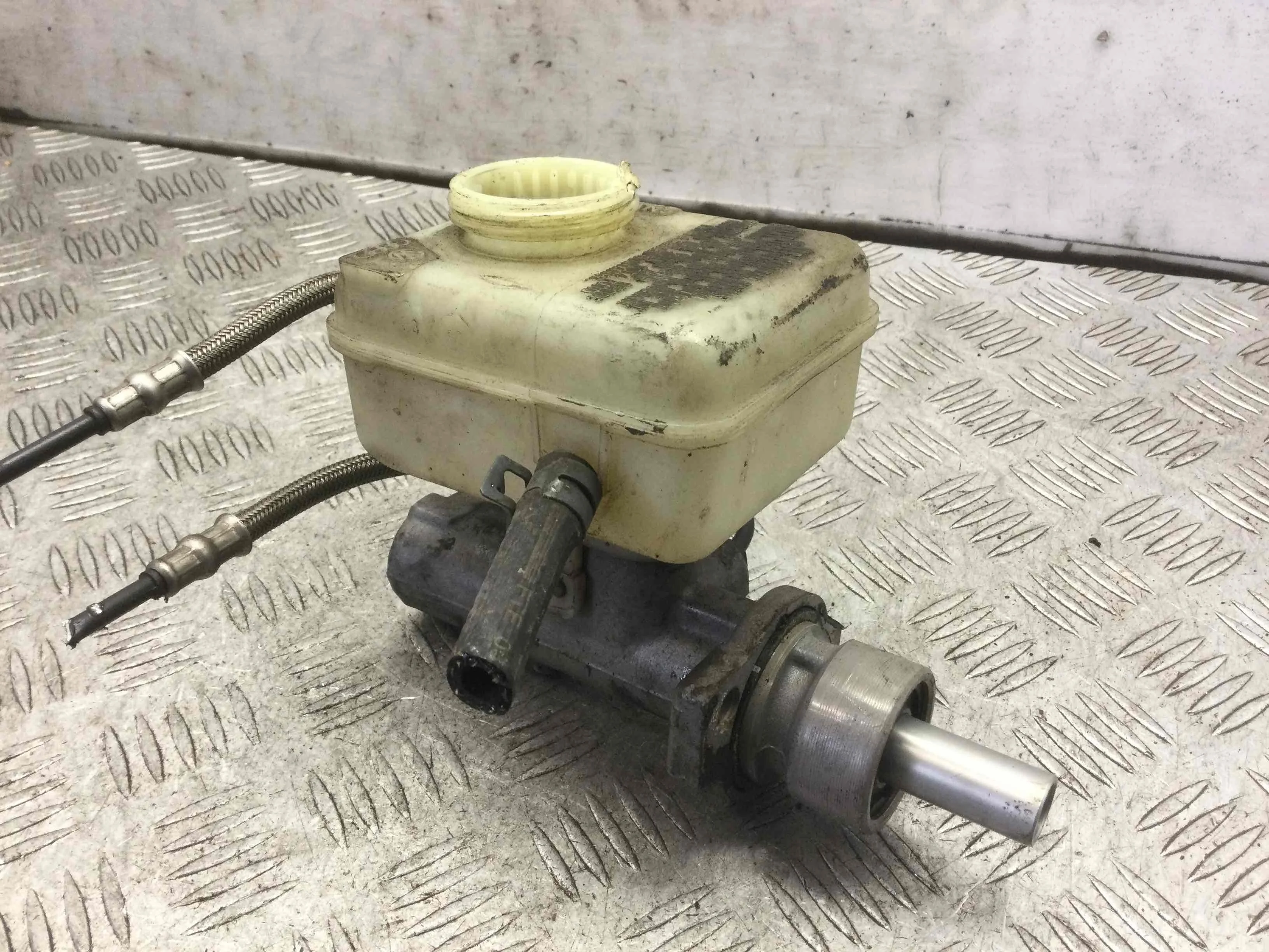 Цилиндр тормозной главный Volkswagen Golf 4 поколение (1997-2004) бензин 1.6  Механика Х/б