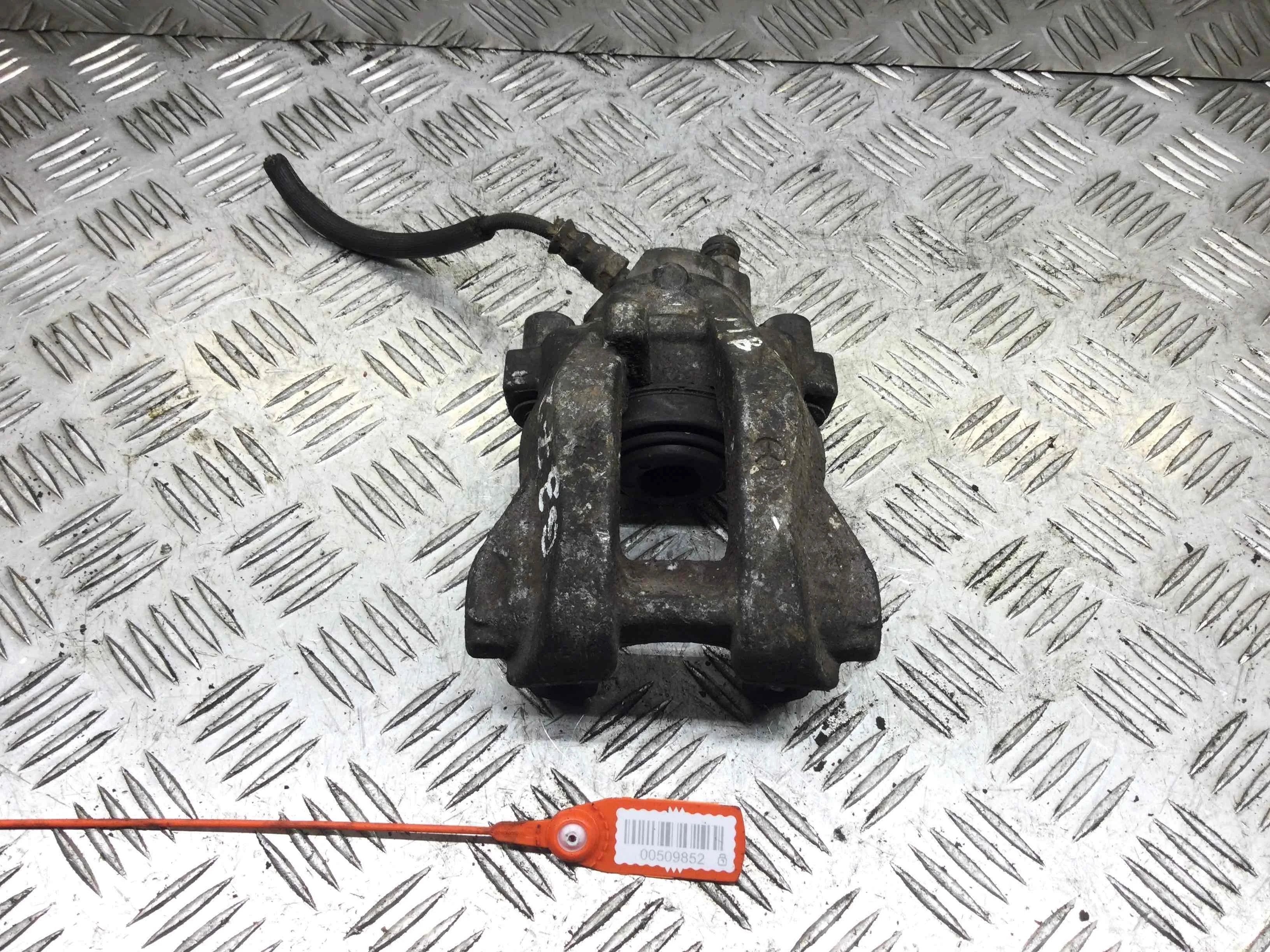 Суппорт задний левый Mercedes E-klasse E-klasse (W211) 2002 - 2009 дизель 2.7 CDI Механика Универсал