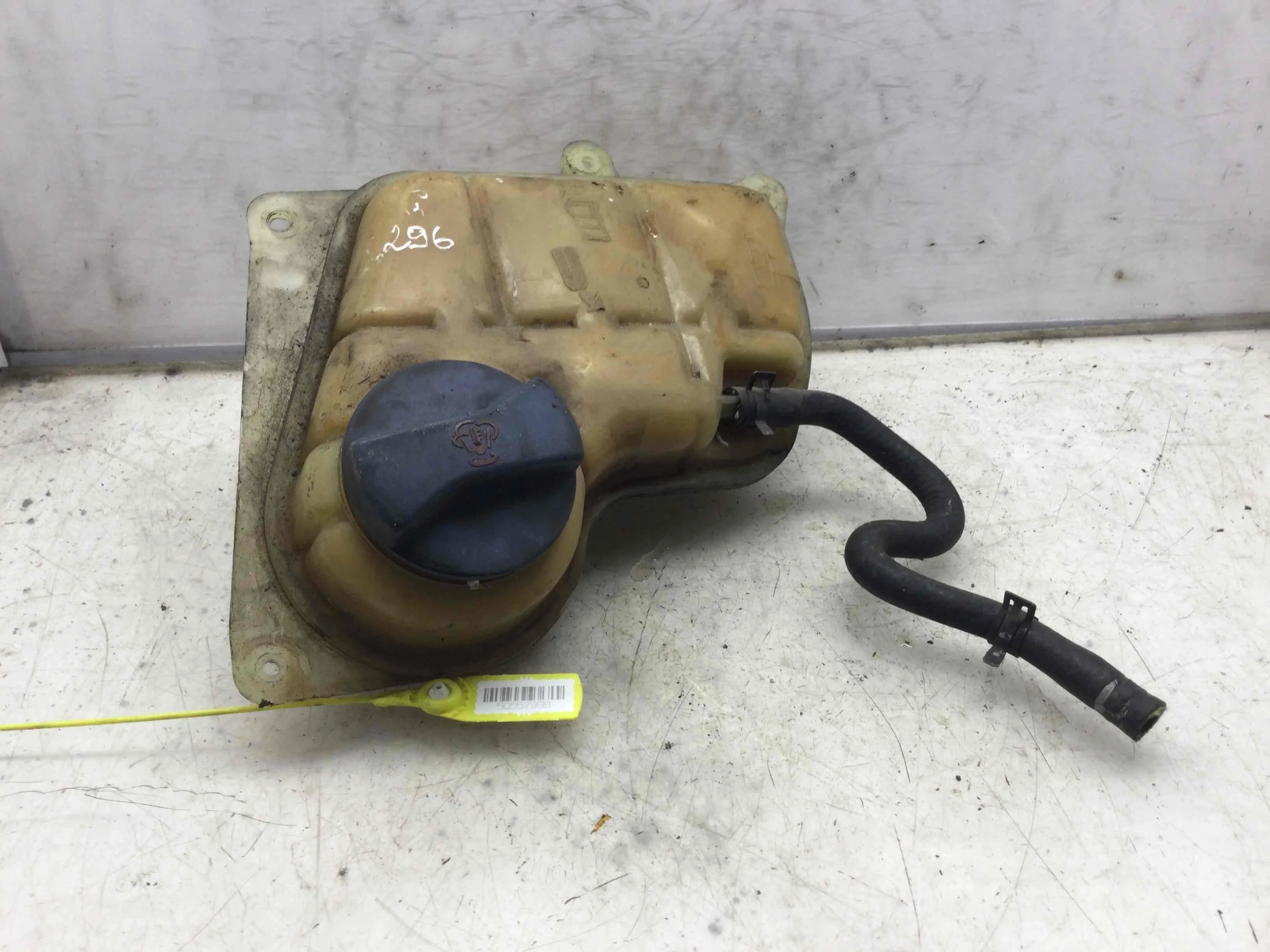 Бачок расширительный Audi A6 C5/4B (1997-2004) бензин 1.6 i Механика Седан