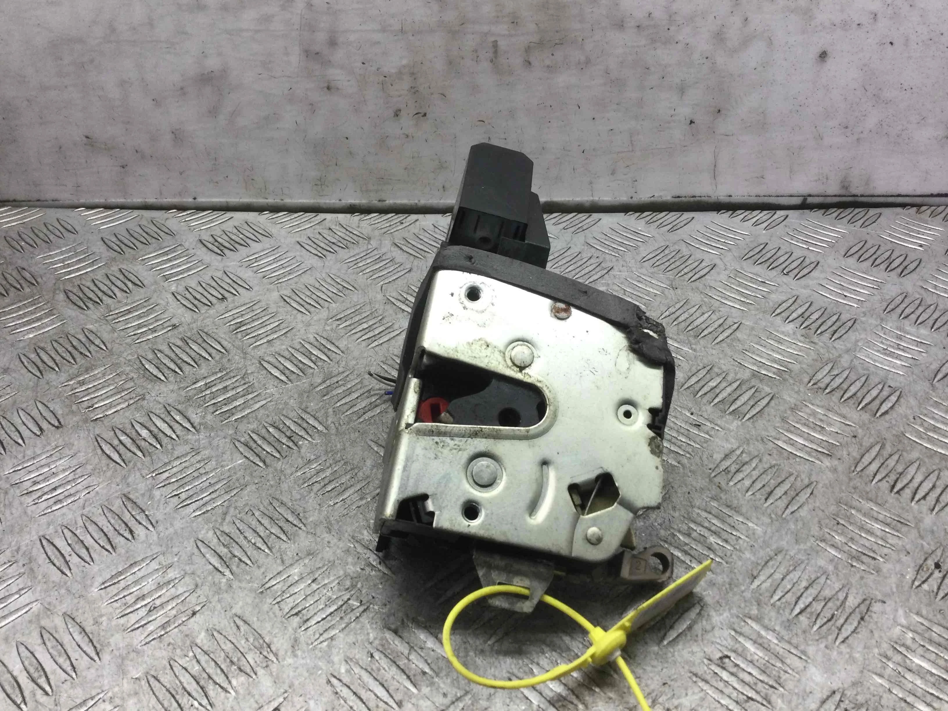 Замок двери передней правой BMW 5-Series E39 [рестайлинг] (2000-2004) бензин 2.5  Механика Седан