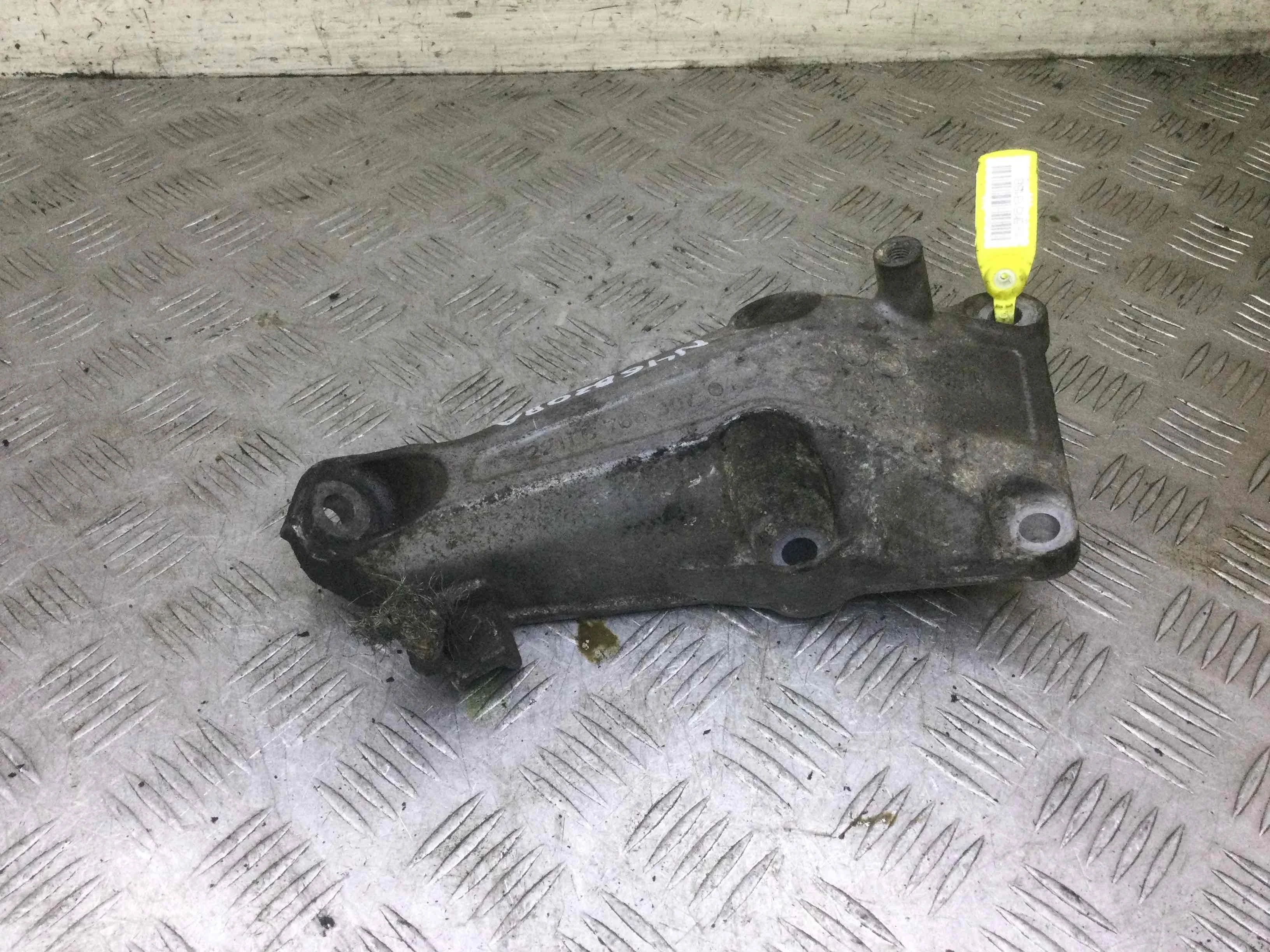 Кронштейн двигателя BMW 3-Series 3-Series E46 1998 - 2006 бензин 2.0 i Механика Седан