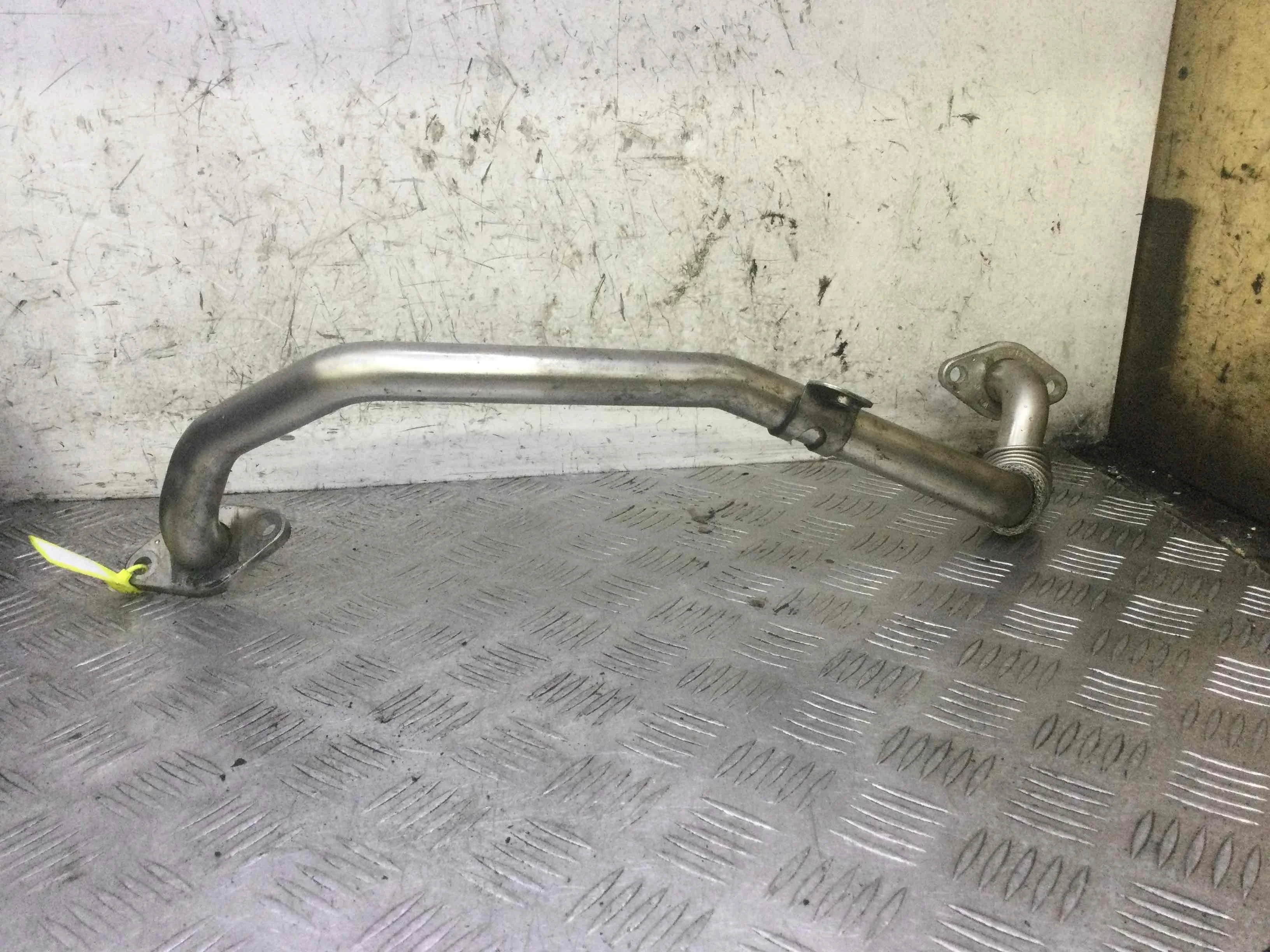 Трубка системы рециркуляции EGR Audi A4 B7 (2004-2008) дизель 2.0 TDI Механика Седан