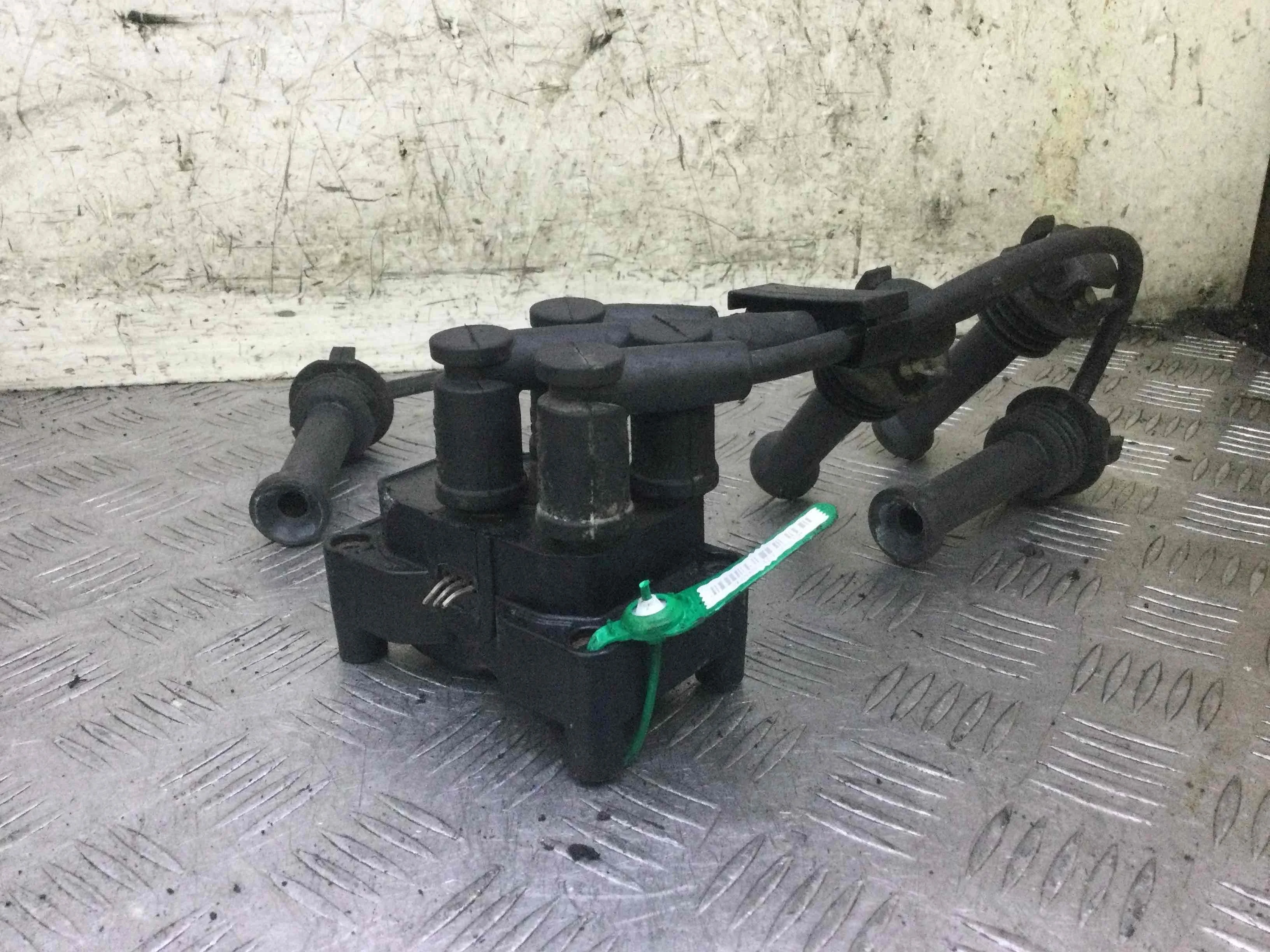 Катушка зажигания Ford Focus 2 поколение (2005-2008) бензин 1.6  Механика Седан