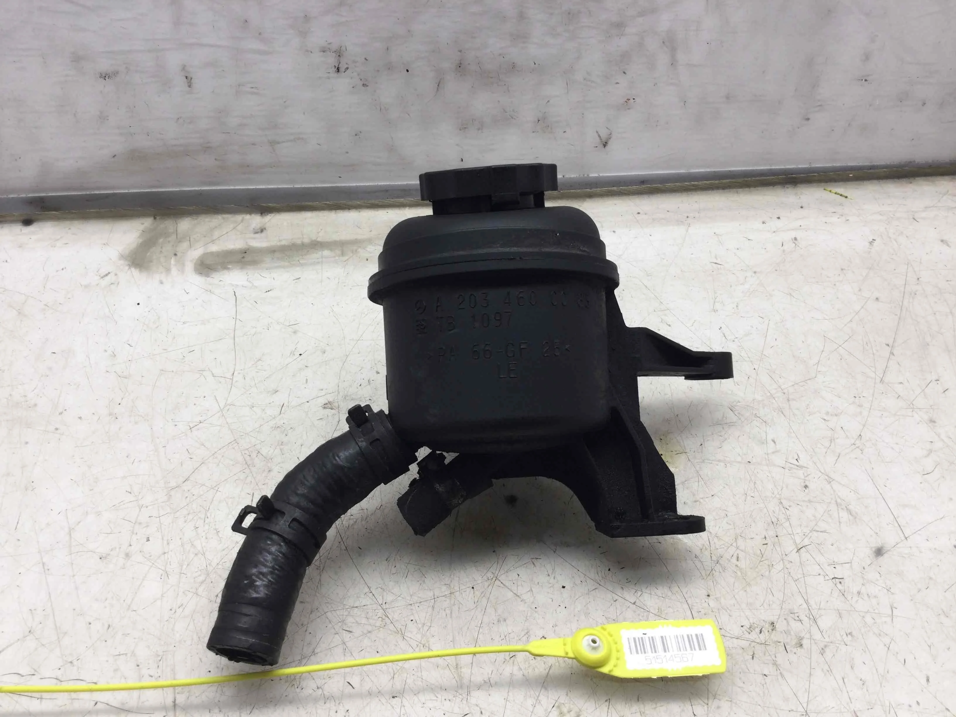 Бачок гидроусилителя Mercedes C-klasse W203/S203/CL203 [рестайлинг] (2004-2007) дизель 2.2  Автомат Седан