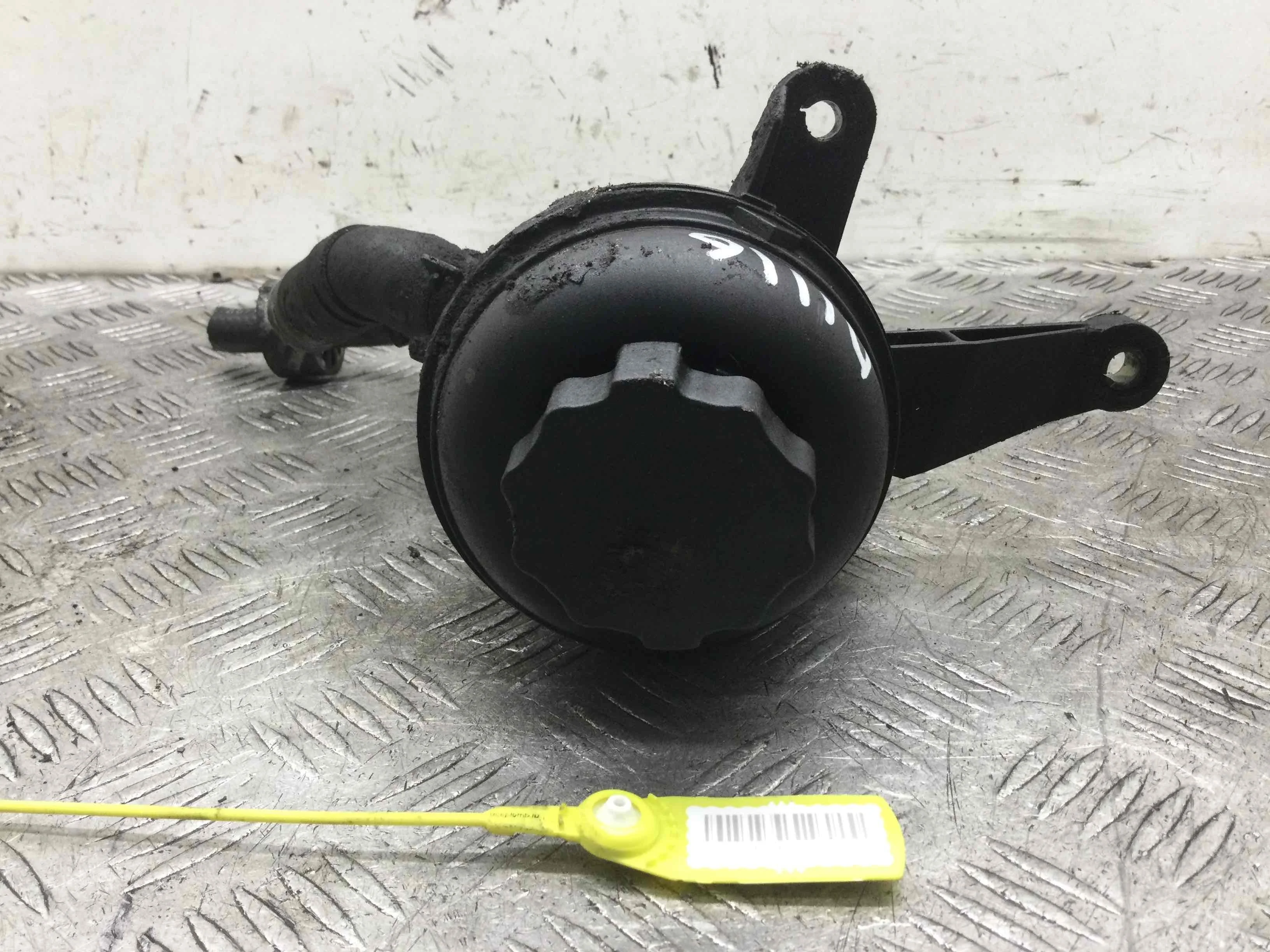 Бачок гидроусилителя Mercedes C-klasse W203/S203/CL203 (2000-2004) дизель 2.2  Автомат Седан