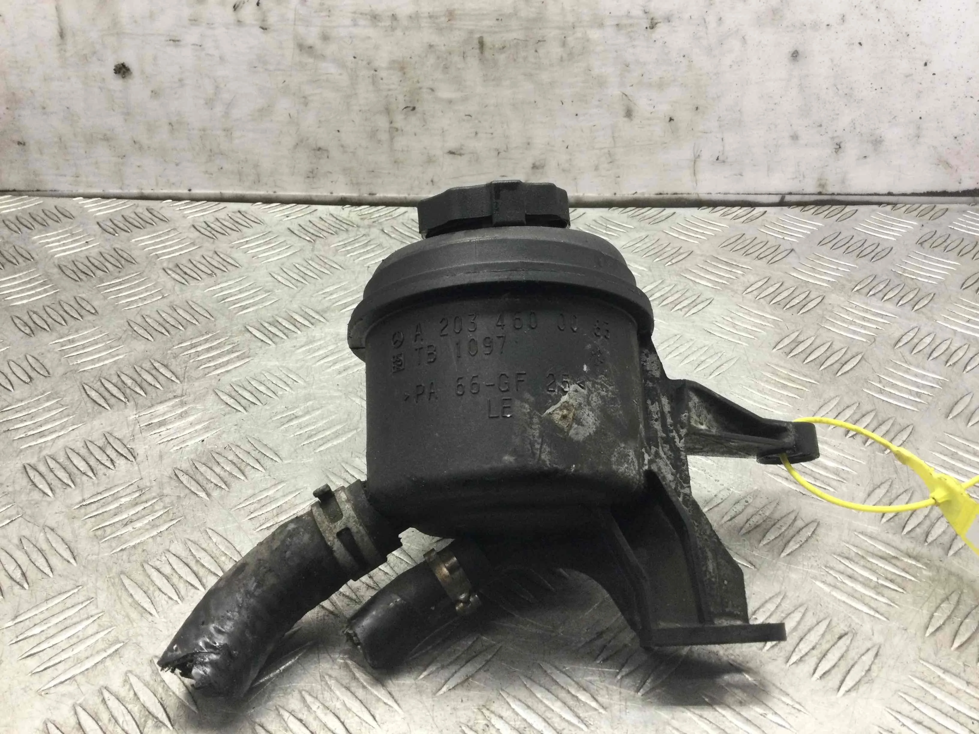 Бачок гидроусилителя Mercedes C-klasse W203/S203/CL203 (2000-2004) дизель 2.2 CDI Механика Седан