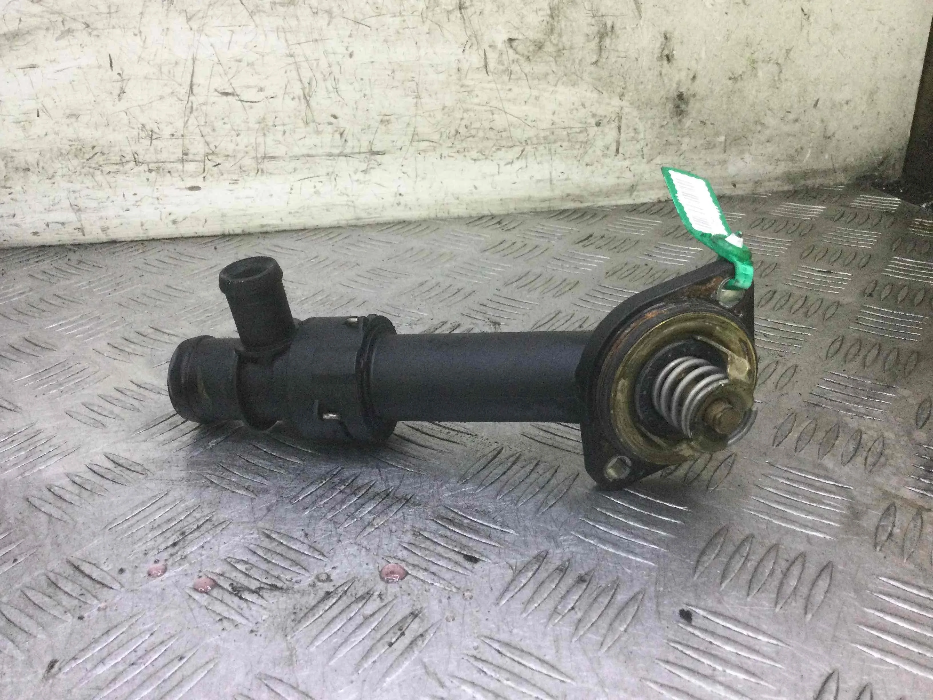 Корпус термостата Volkswagen Jetta 5 поколение (2005-2011) дизель 2.0 TDI Вариатор Седан