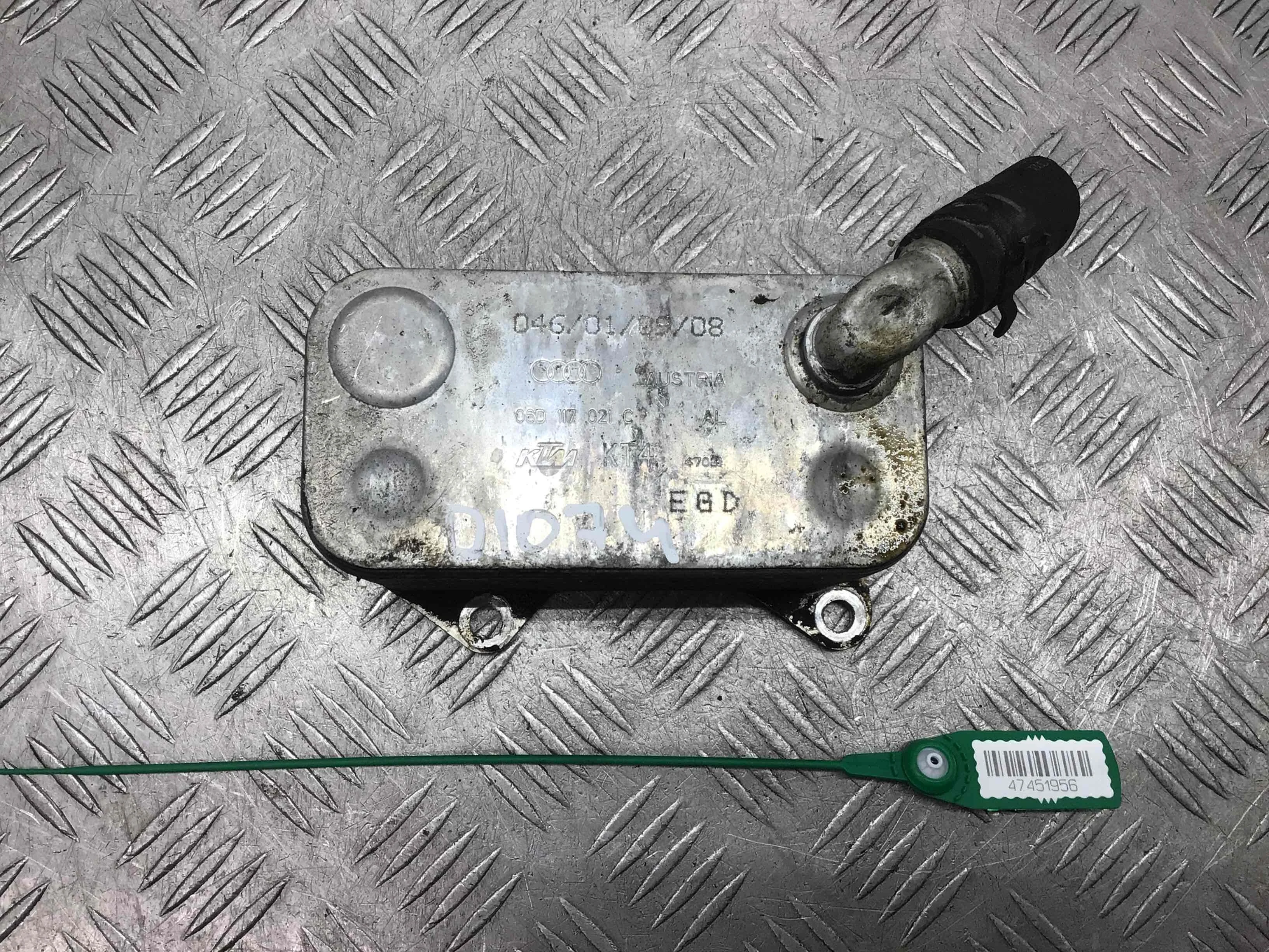 Теплообменник масляного фильтра Audi A6 C6/4F (2004-2008) бензин 2.0  DSG