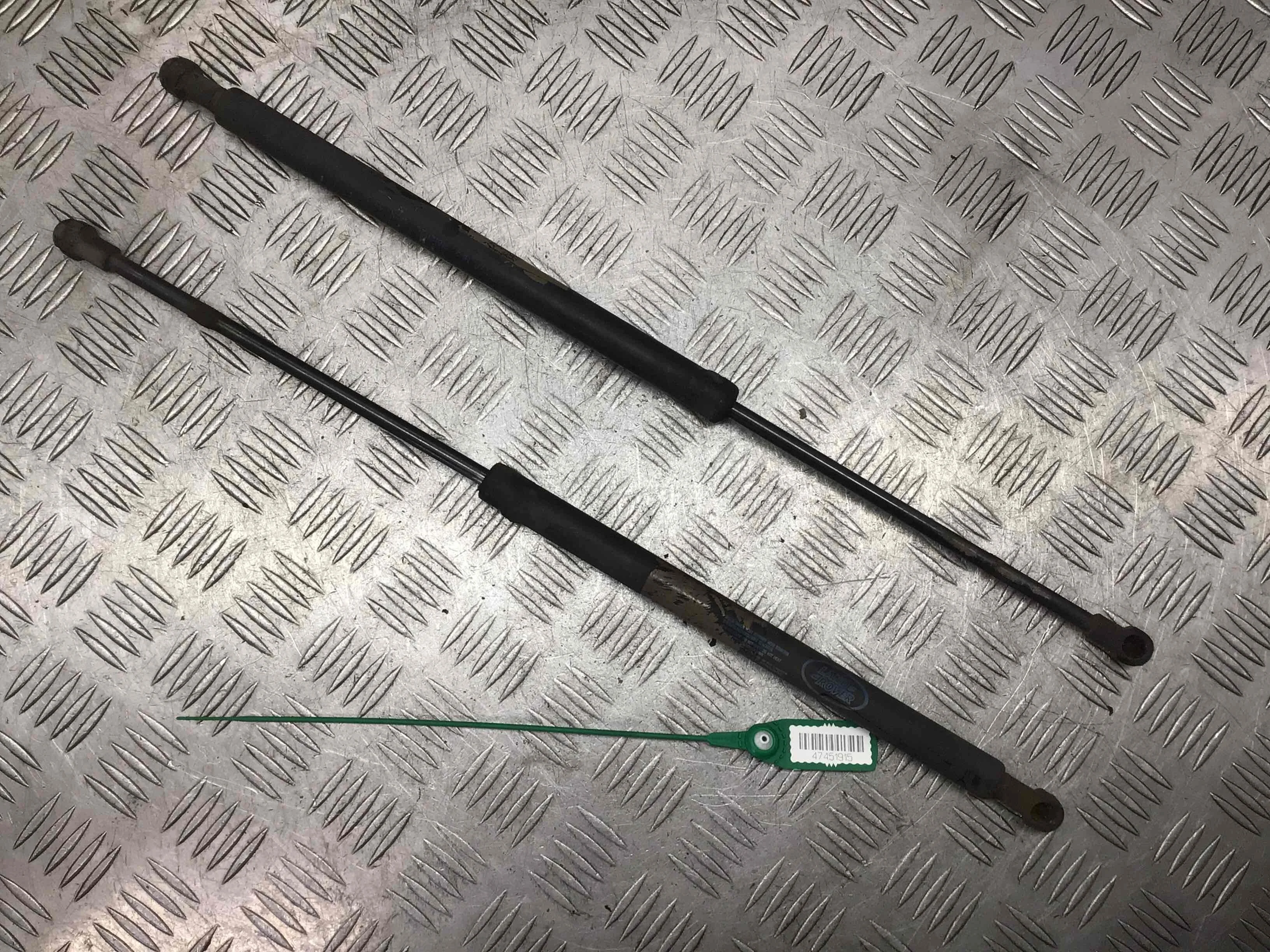 Амортизатор капота Land Rover Discovery Discovery III (LA) 2004 - 2009 дизель 2.7 TD Автомат