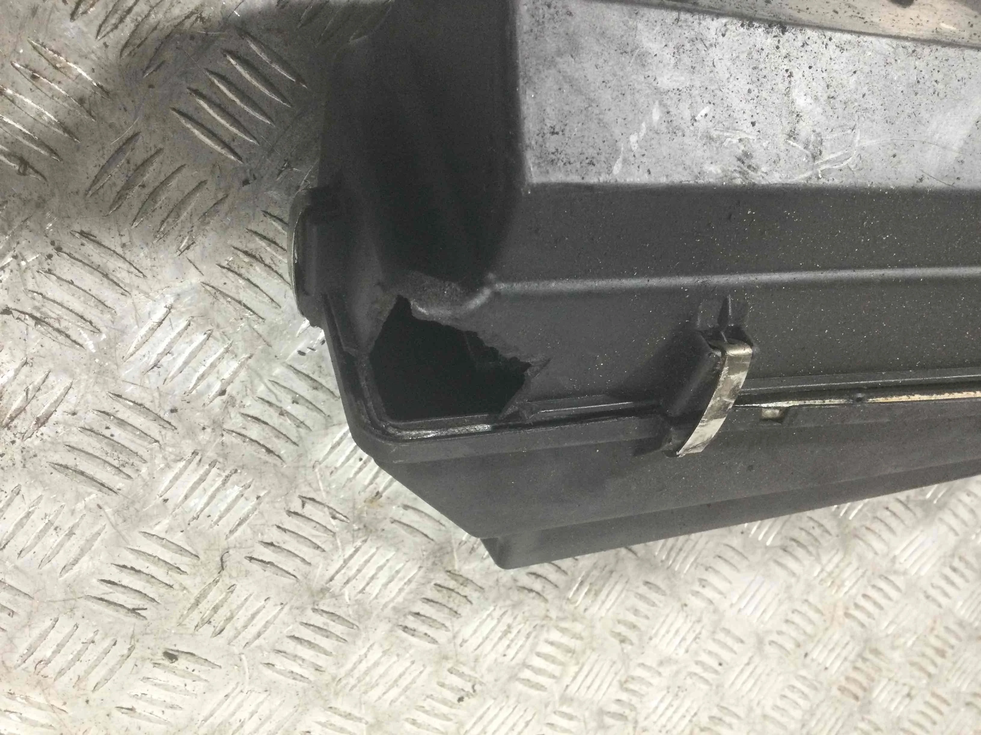 Корпус воздушного фильтра Mercedes E-klasse E-klasse (W211) 2002 - 2009 дизель 2.1 CDI Автомат Седан