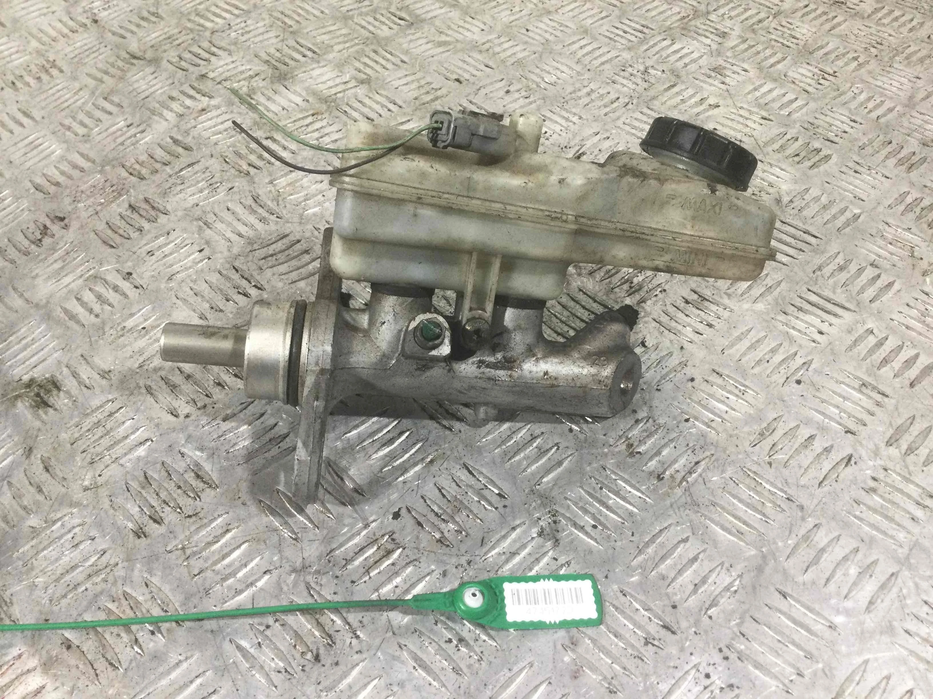 Цилиндр тормозной главный Renault Scenic 2 поколение (2003-2006) бензин 1.6  Механика Минивэн