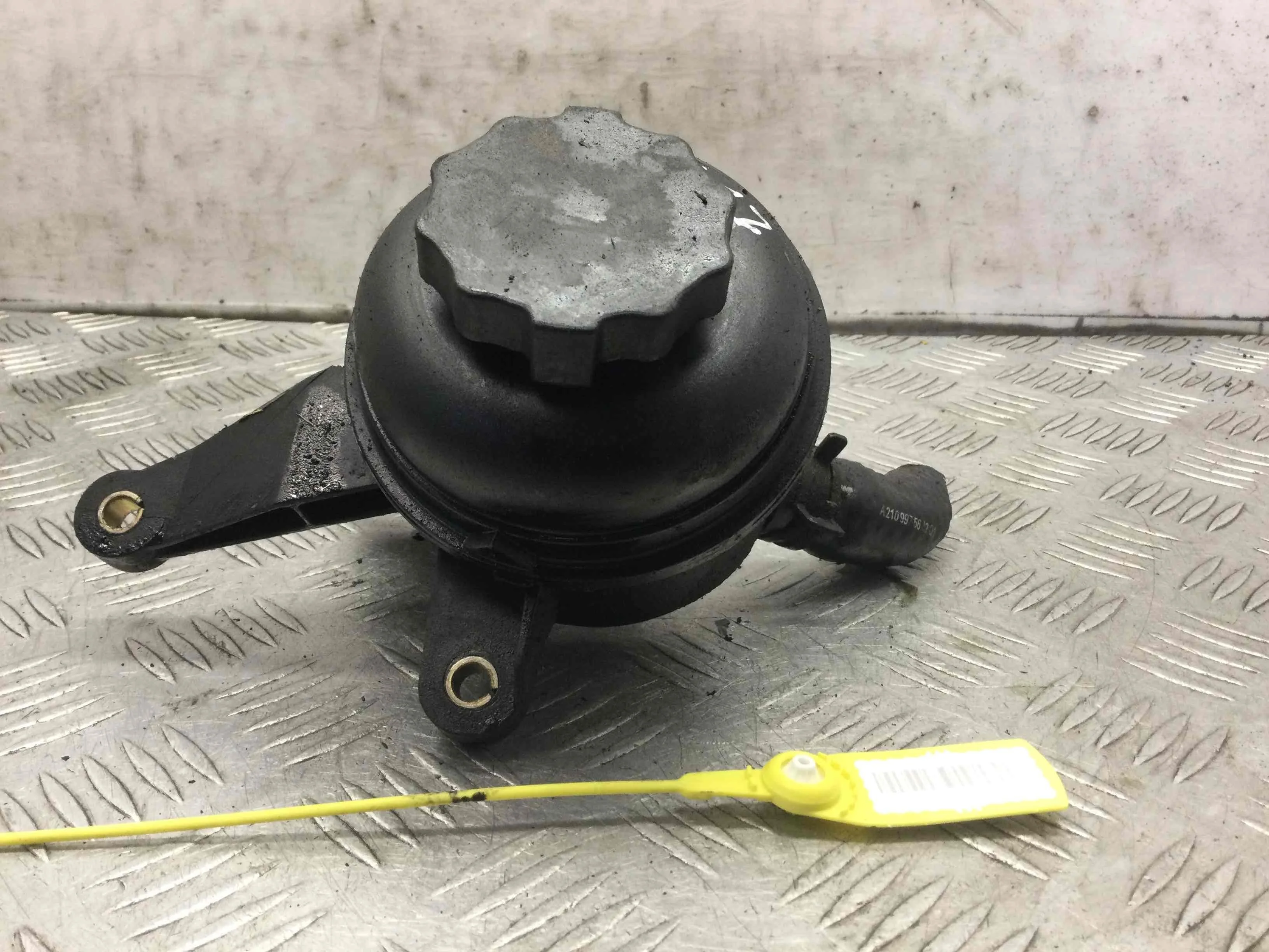 Бачок гидроусилителя Mercedes C-klasse W203/S203/CL203 (2000-2004) дизель 2.2 CDI Автомат Седан