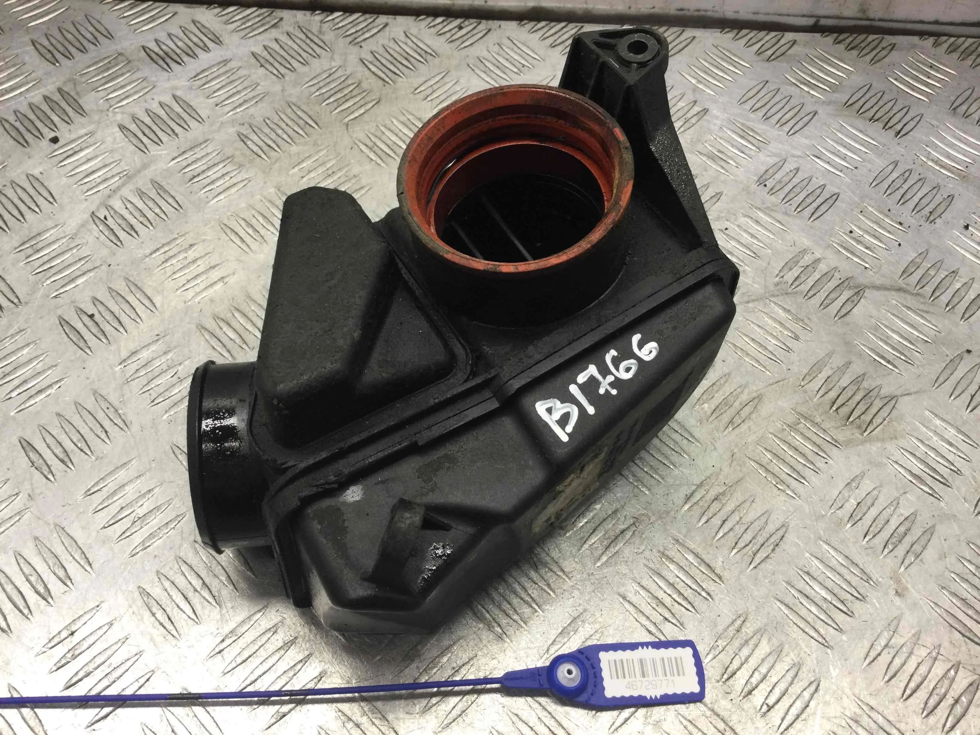 Резонатор воздушного фильтра Mercedes C-klasse W203/S203/CL203 [рестайлинг] (2004-2007) бензин 1.8  Автомат Седан