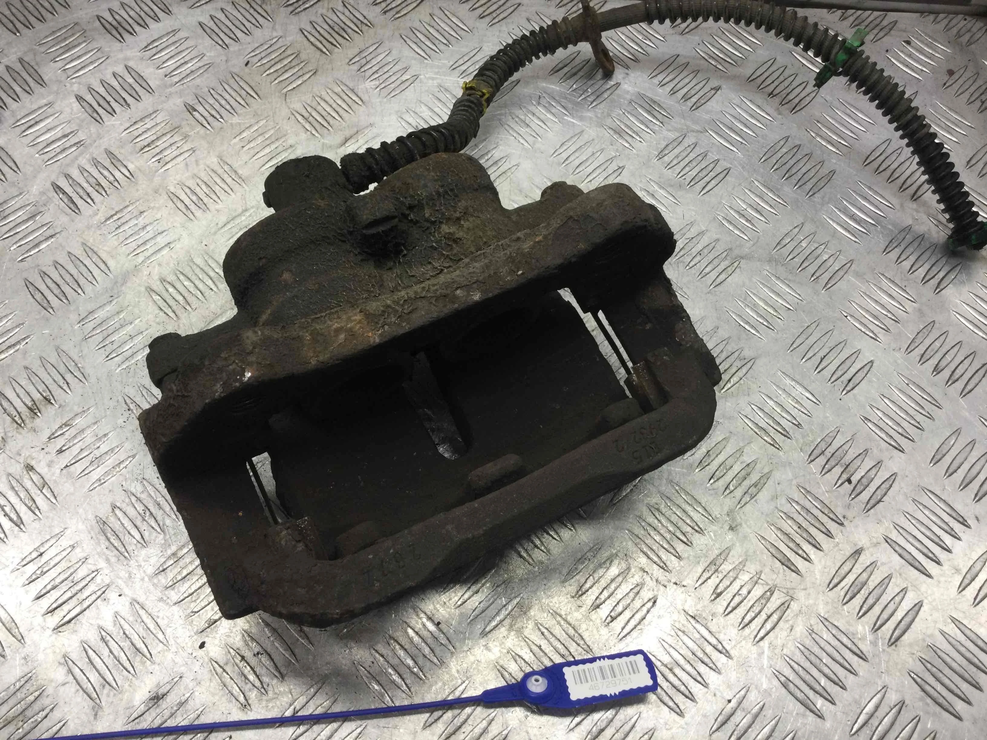 Суппорт передний левый Land Rover Discovery Discovery III (LA) 2004 - 2009 дизель 2.7 TD Автомат