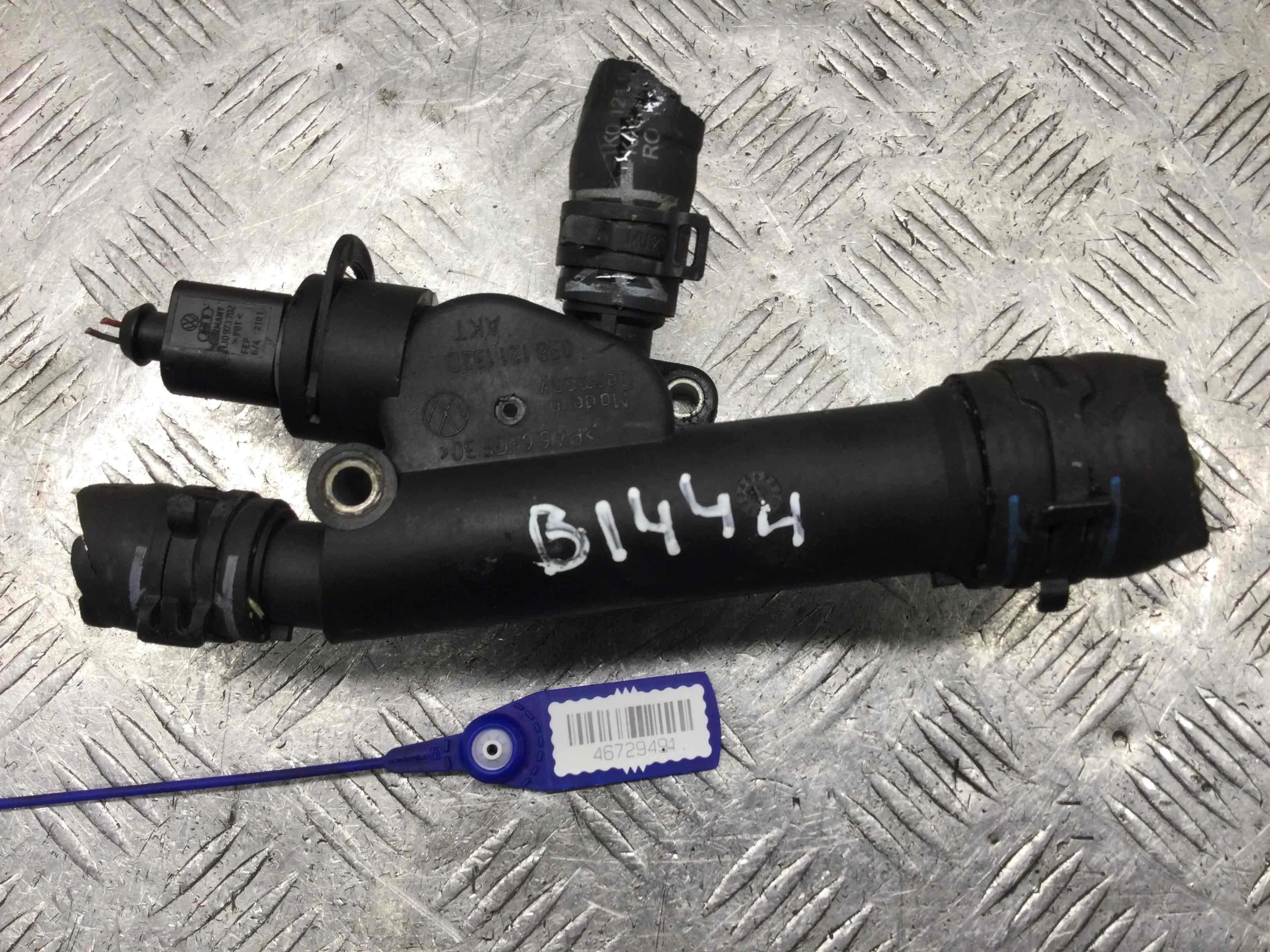 Фланец (тройник) системы охлаждения Volkswagen Golf Plus 1 поколение (2005-2009) дизель 1.9 TDI Механика Х/б