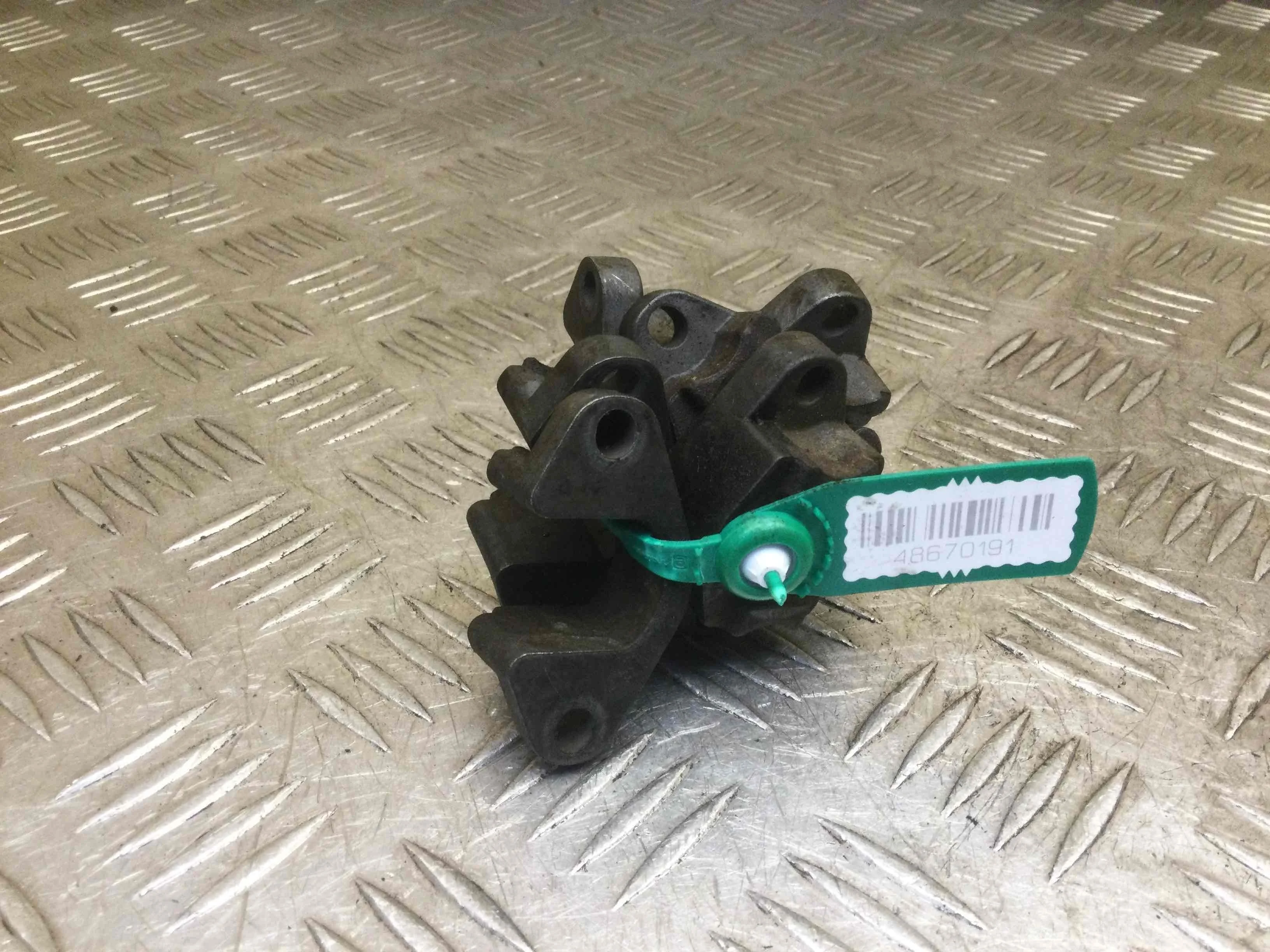 Скоба (кронштейн) крепления форсунки Land Rover Range Rover 3 поколение (2002-2005) дизель 3.0 d Автомат