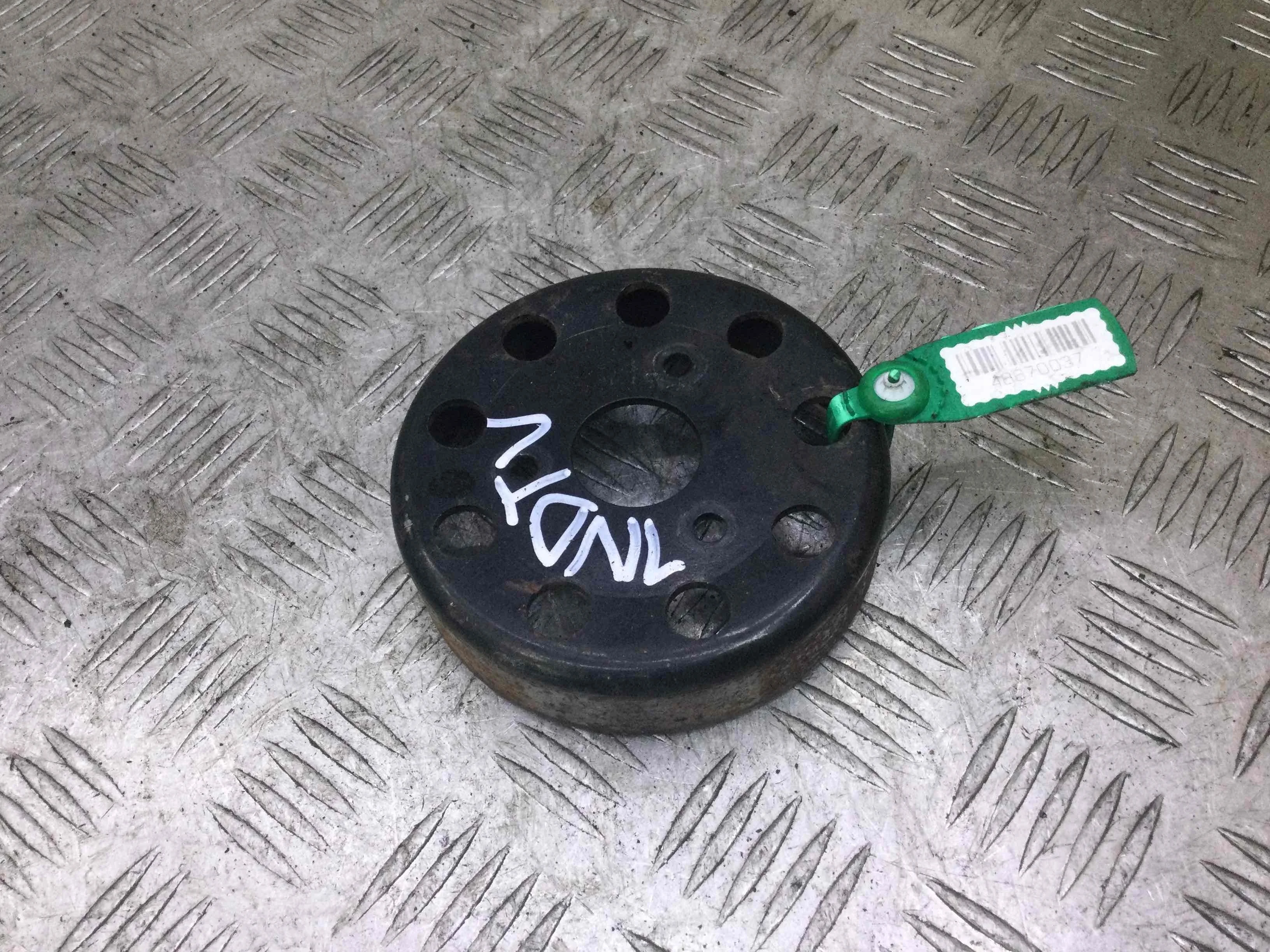 Шкив помпы Toyota Yaris P1 (1999-2003) дизель 1.4 D Механика Х/б