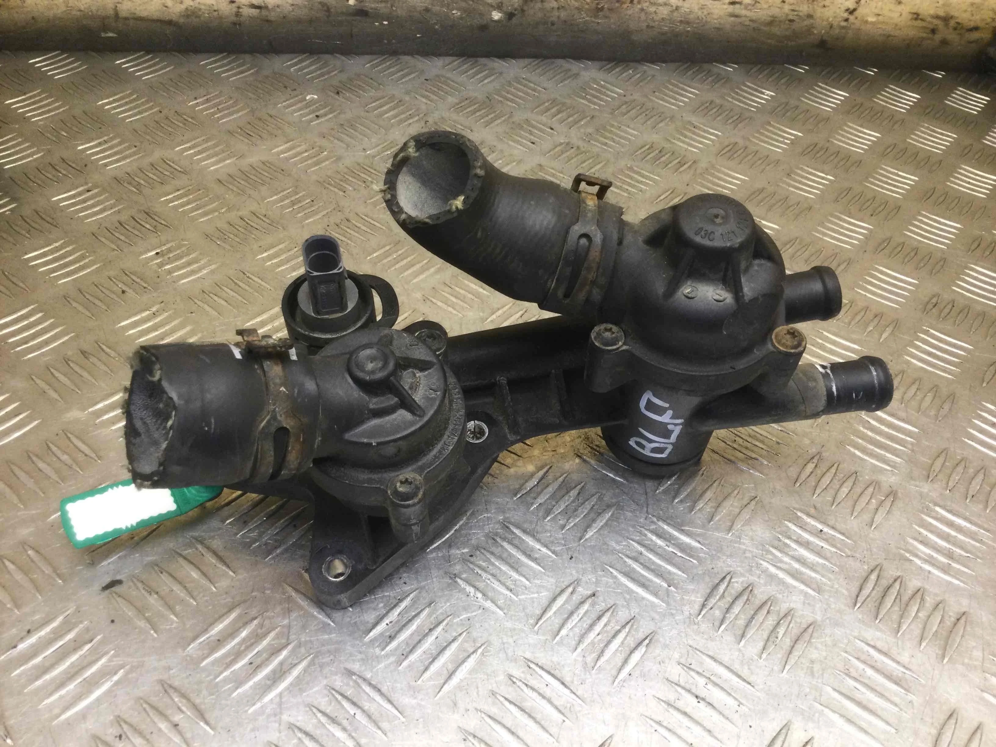 Корпус термостата Audi A3 8P (2003-2005) бензин 1.6 i Механика Х/б