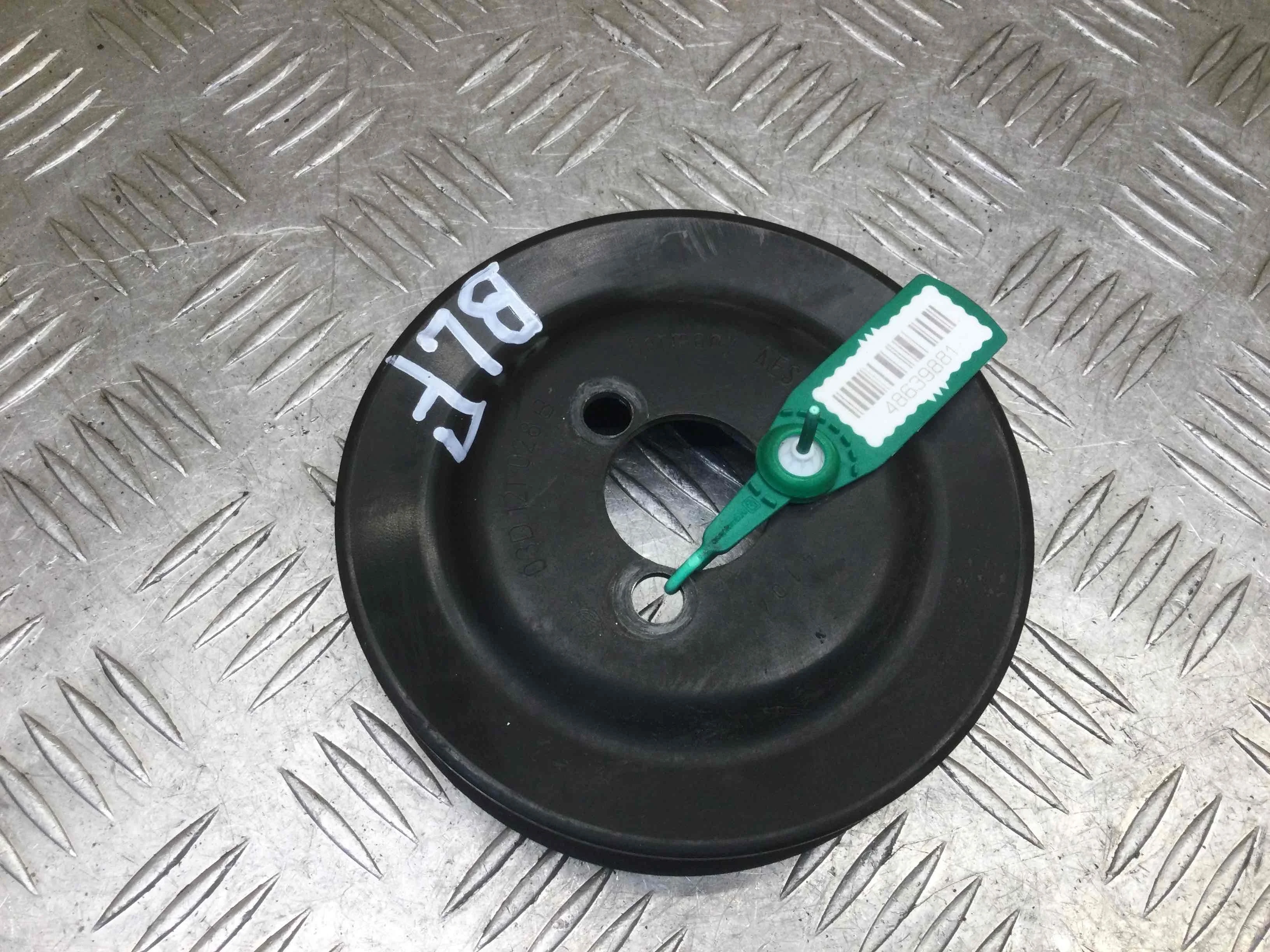 Шкив помпы Audi A3 8P (2003-2005) бензин 1.6 i Механика Х/б