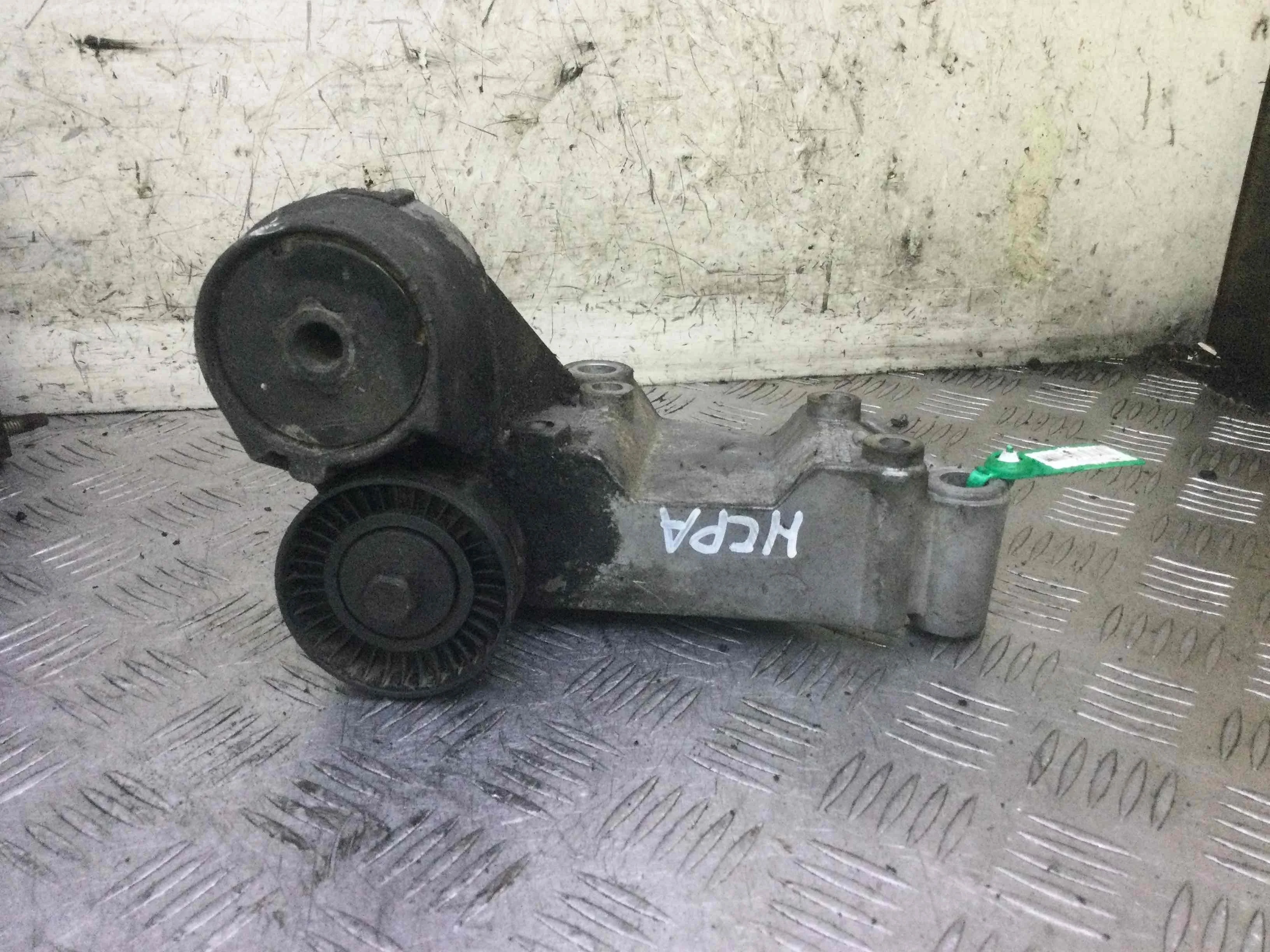 Натяжитель ремня генератора Ford Focus 1 поколение [рестайлинг] (2001-2005) дизель 1.8 TDCi Механика Х/б