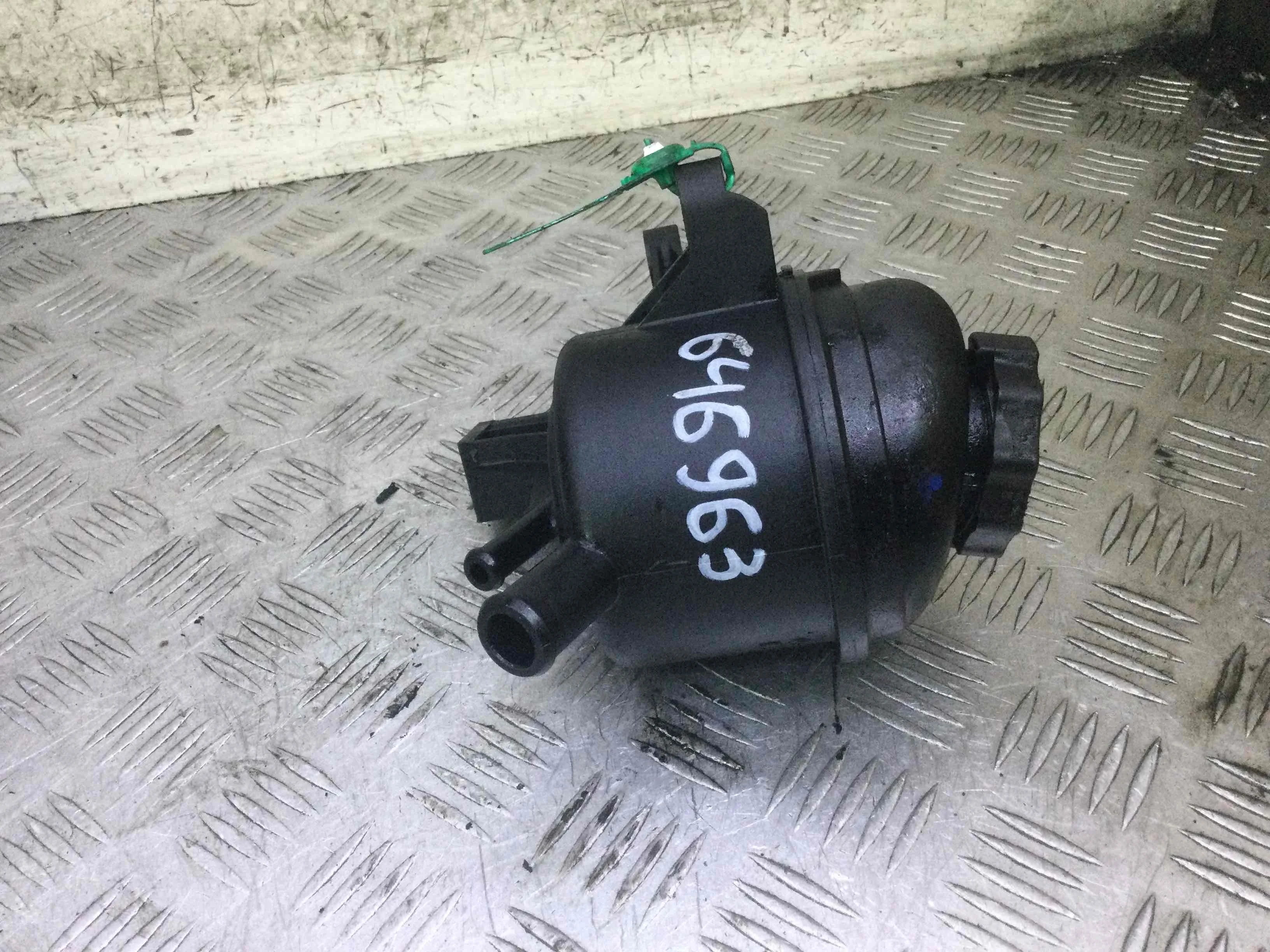 Бачок гидроусилителя Mercedes C-klasse W203/S203/CL203 (2000-2004) дизель 2.2 CDI Автомат Седан