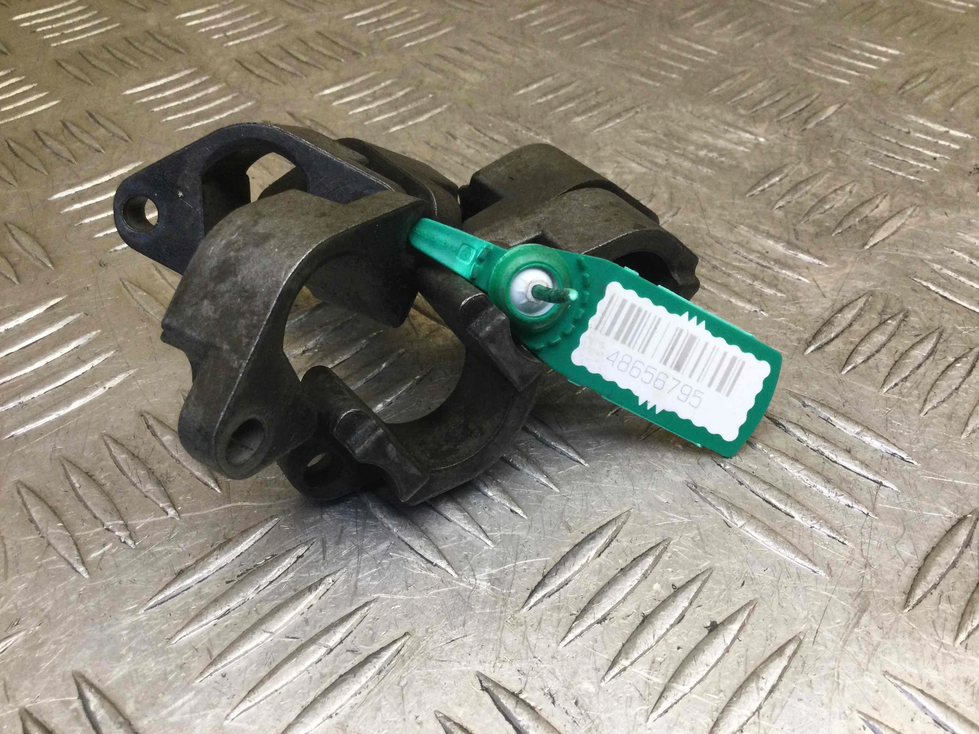 Скоба (кронштейн) крепления форсунки BMW X5 E53 (1999-2003) дизель 3.0  Автомат