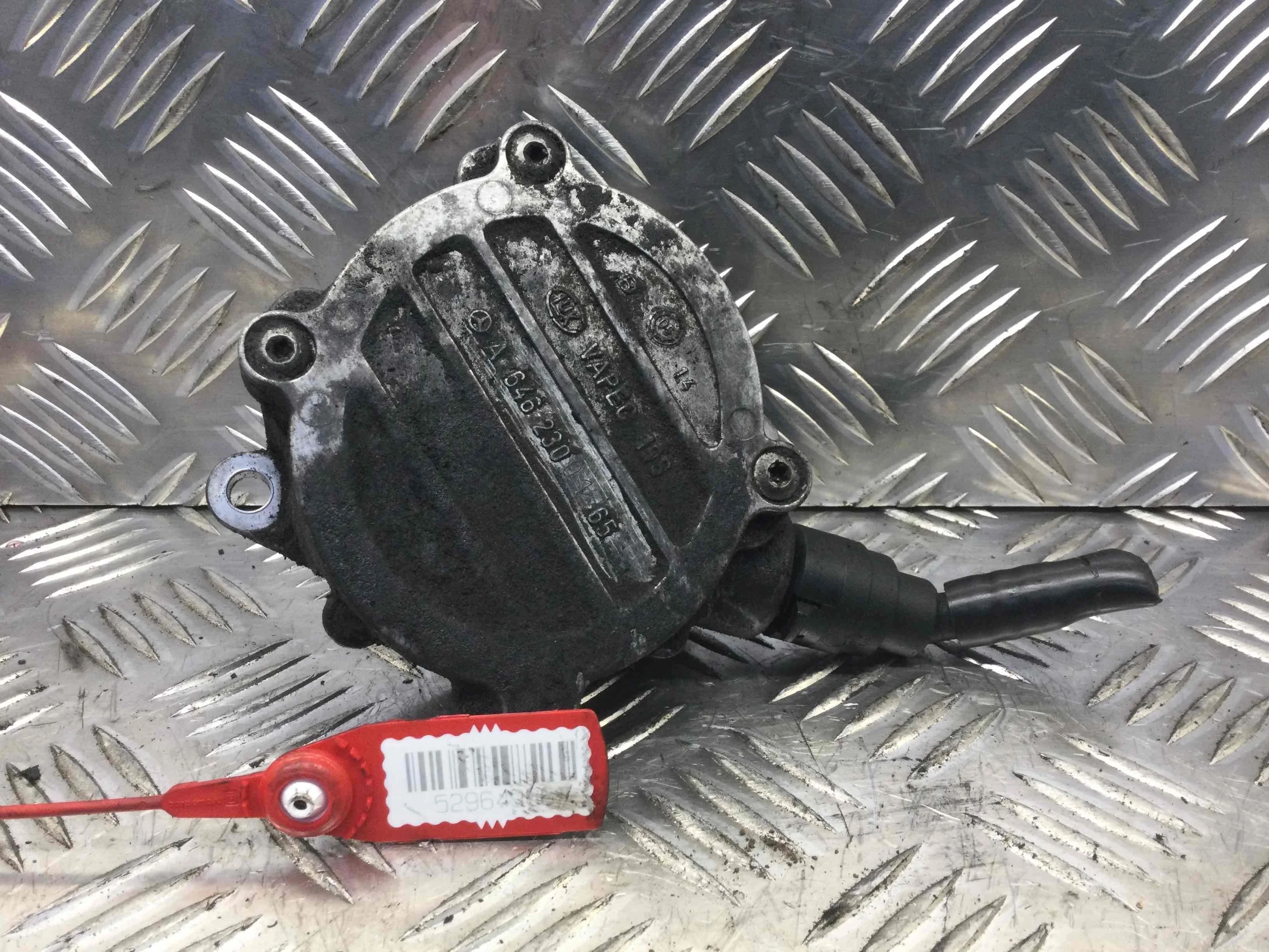 Насос вакуумный Mercedes C-klasse W203/S203/CL203 [рестайлинг] (2004-2007) дизель 2.2 CDI Автомат Седан