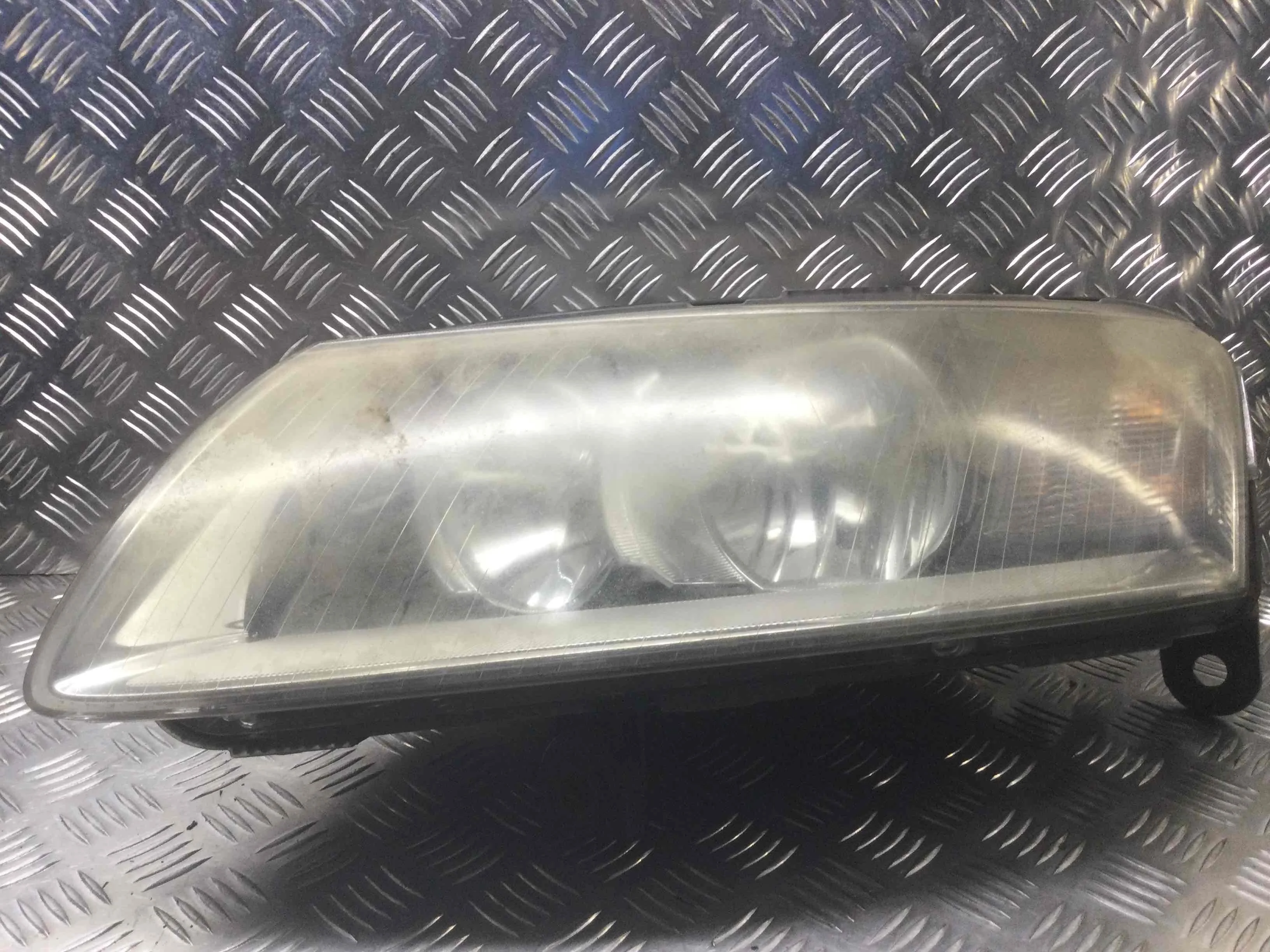 Фара левая Audi A6 C6/4F (2004-2008) дизель 2.0   Седан