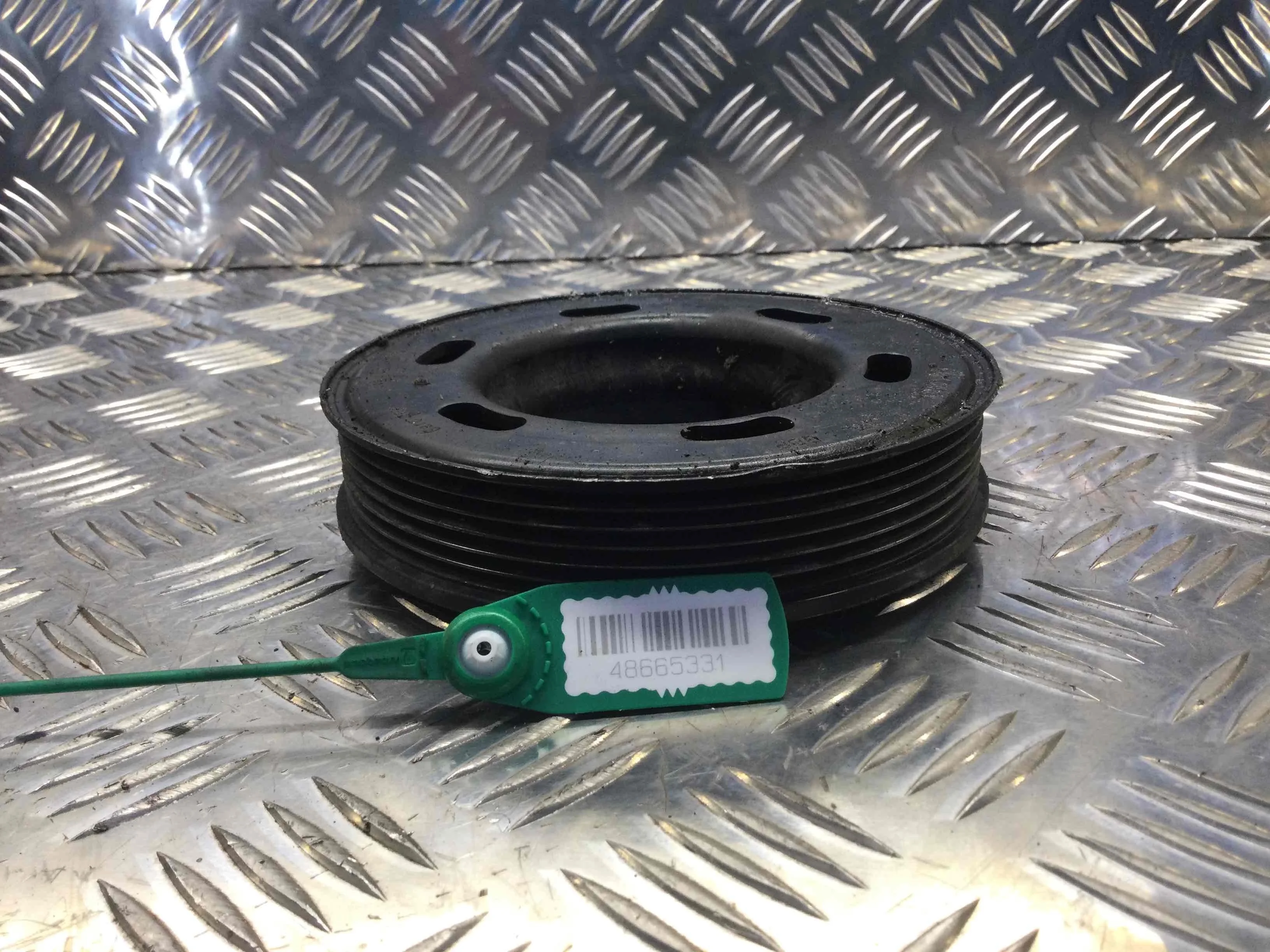 Шкив коленвала Volkswagen Passat B6 (2005-2010) бензин 2.0  Автомат Седан