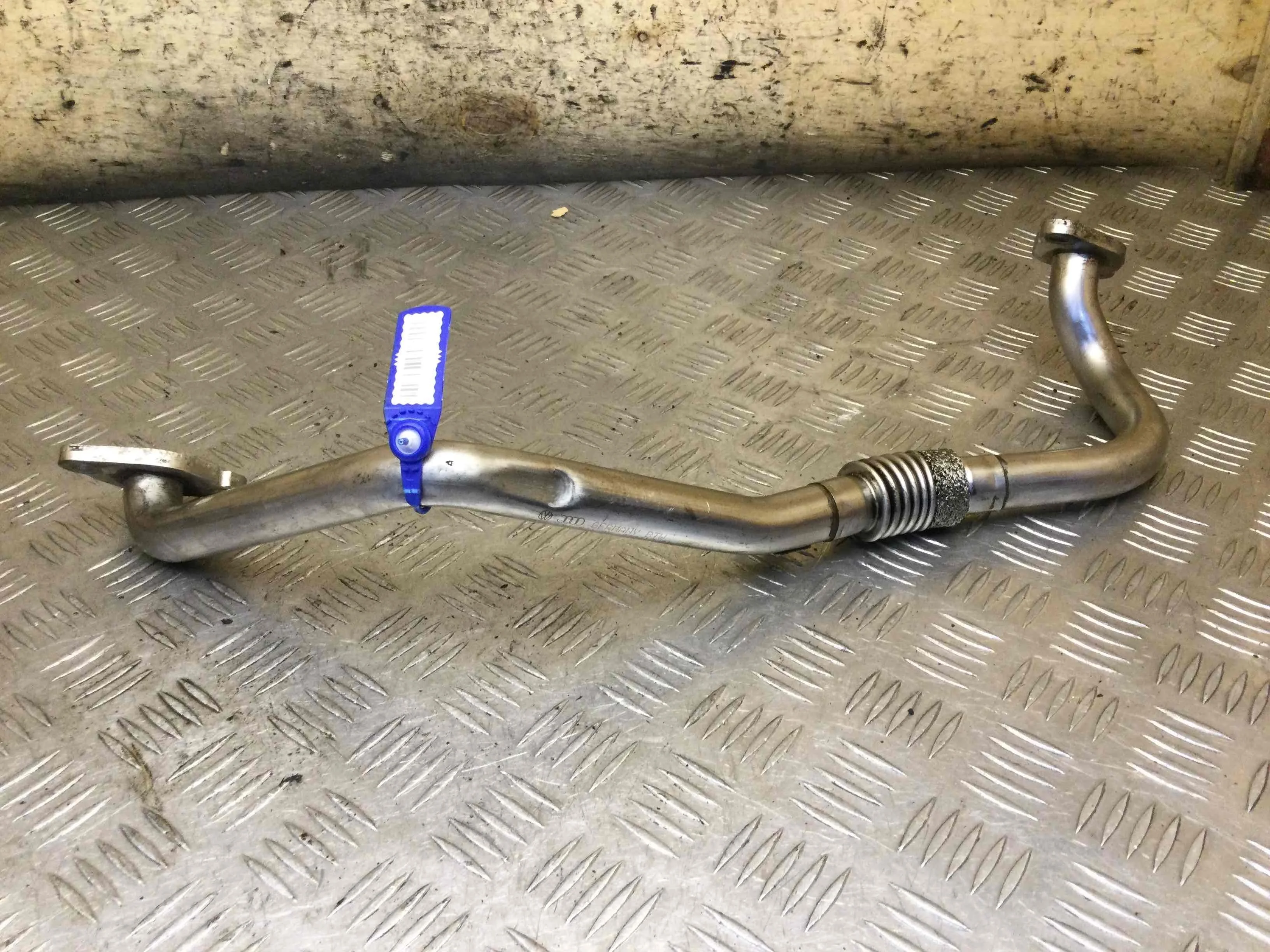 Трубка системы рециркуляции EGR Audi A4 B8/8K (2007-2011) дизель 2.0 TDI Механика Седан