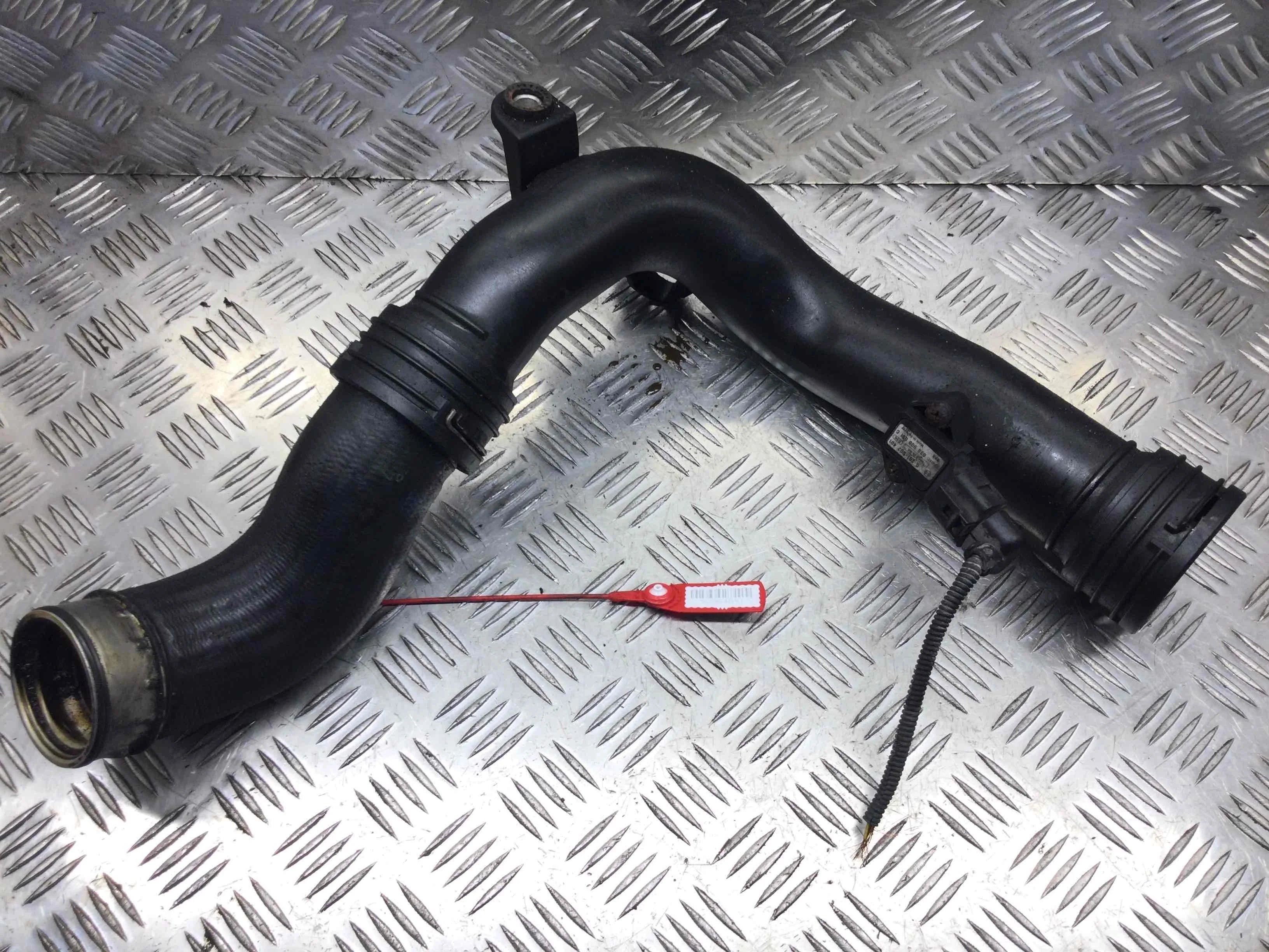 Патрубок интеркулера Audi A3 8P/8PA [рестайлинг] (2004-2008) дизель 2.0 TDI Механика Х/б