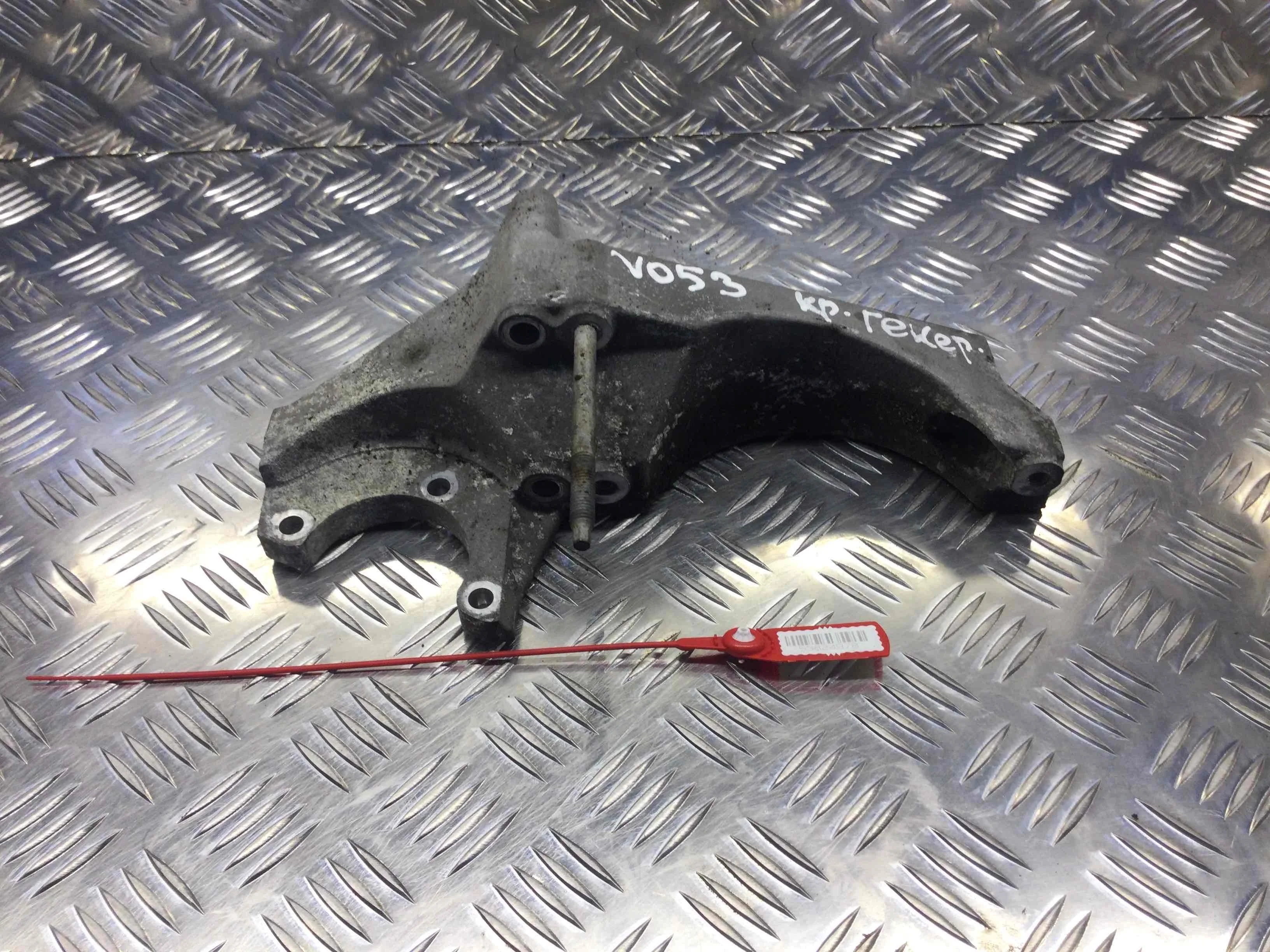 Кронштейн генератора Opel Insignia 1 поколение (2008-2013) бензин 2.0 Ti Автомат 5-дв, х/б