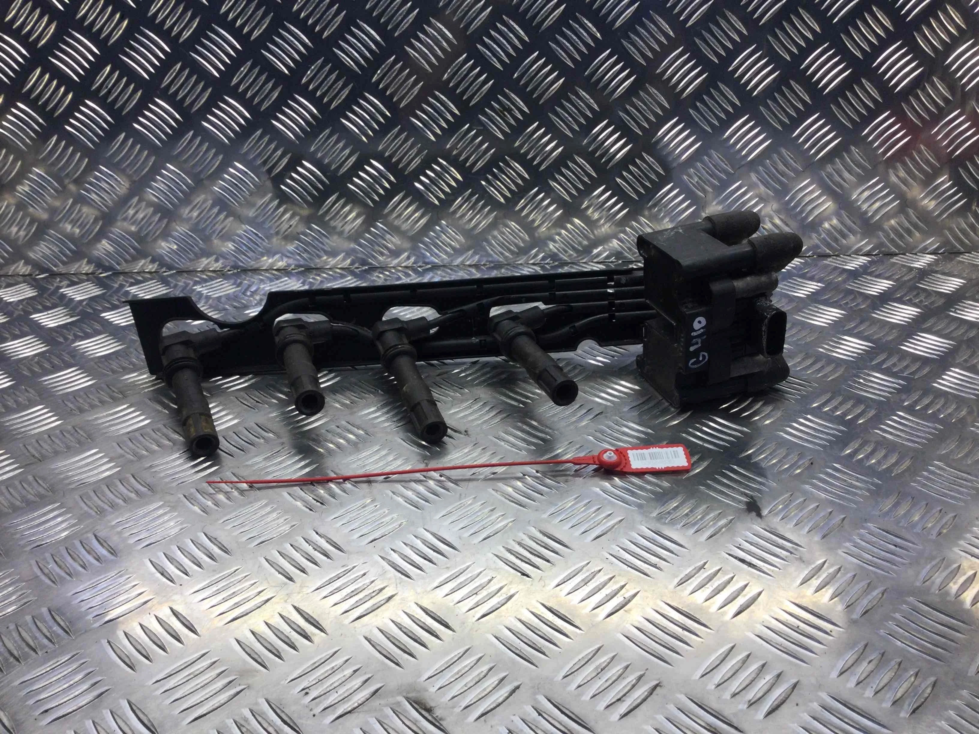 Катушка зажигания Volkswagen Golf 4 поколение (1997-2004) бензин 1.4  Механика Х/б